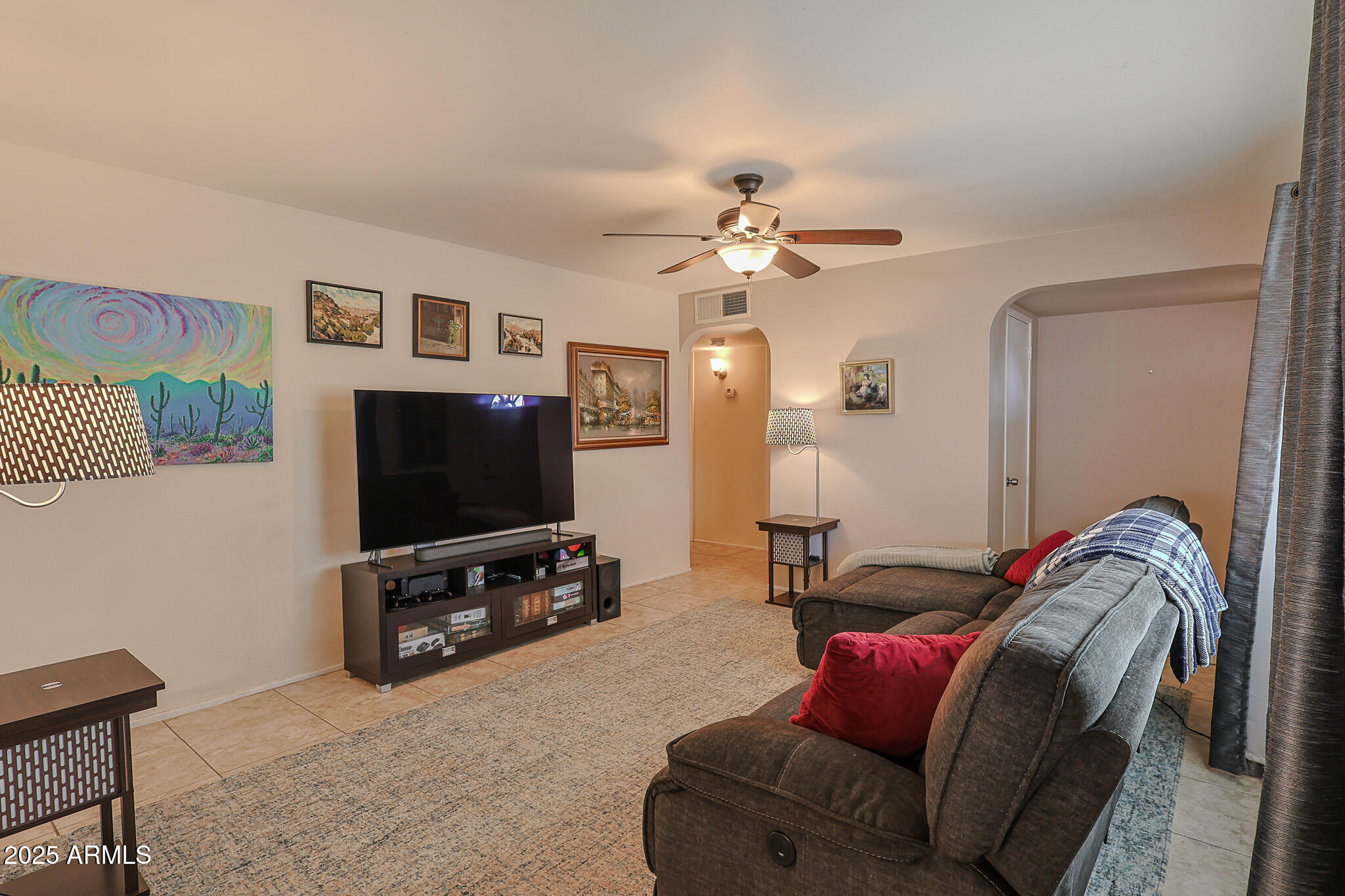 3018 W LAWRENCE Lane