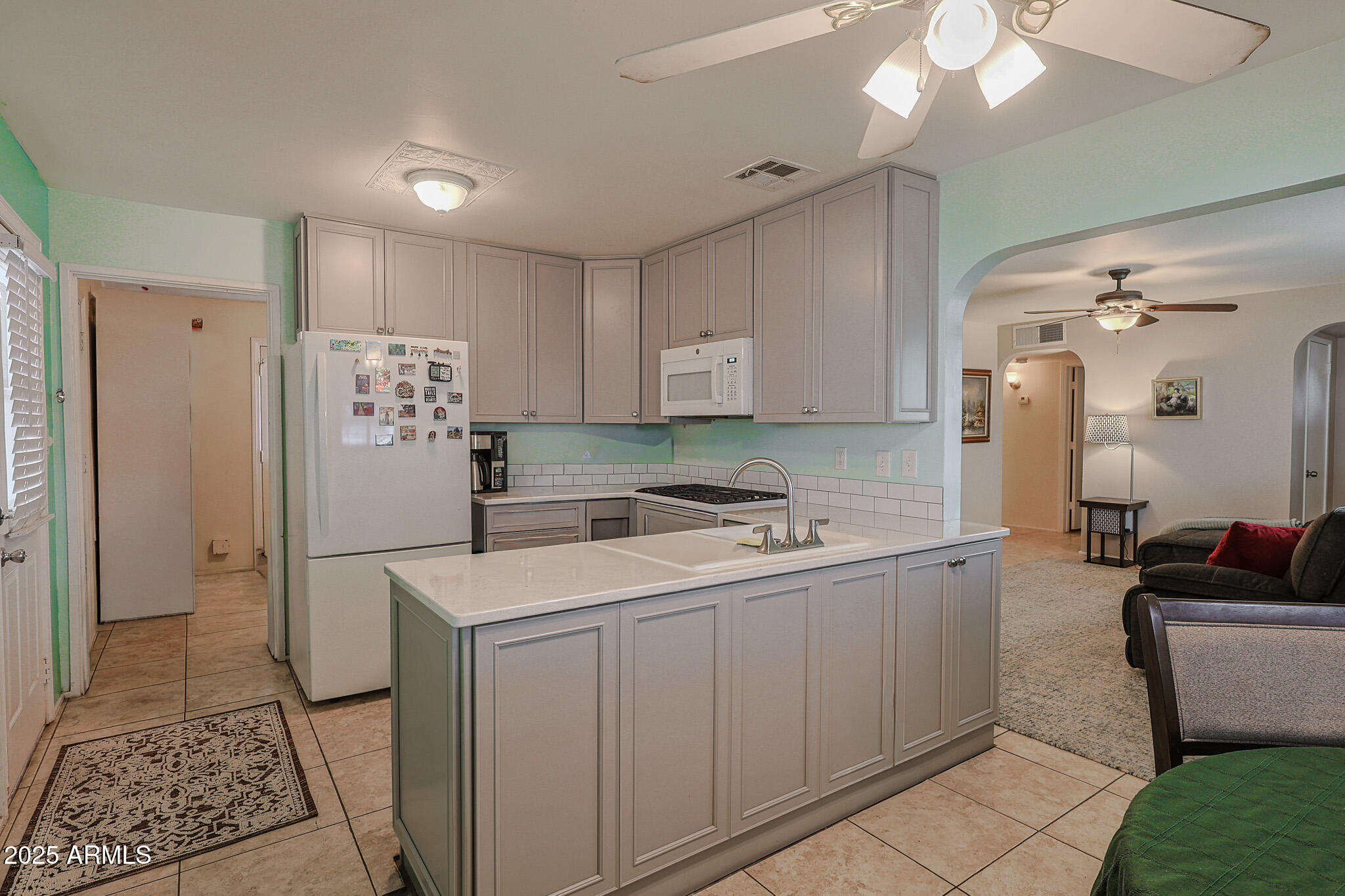 3018 W LAWRENCE Lane