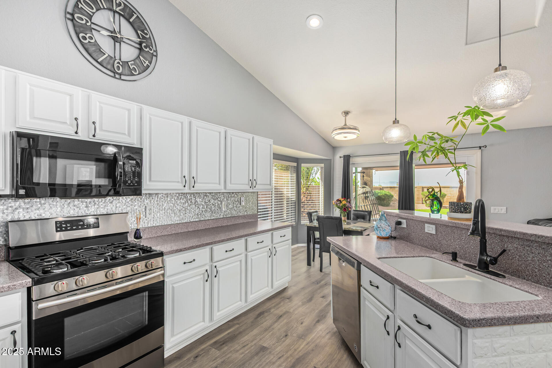 840 S PINEVIEW Drive