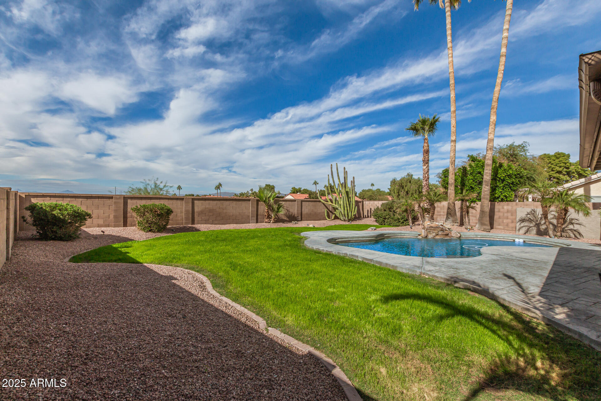 840 S PINEVIEW Drive