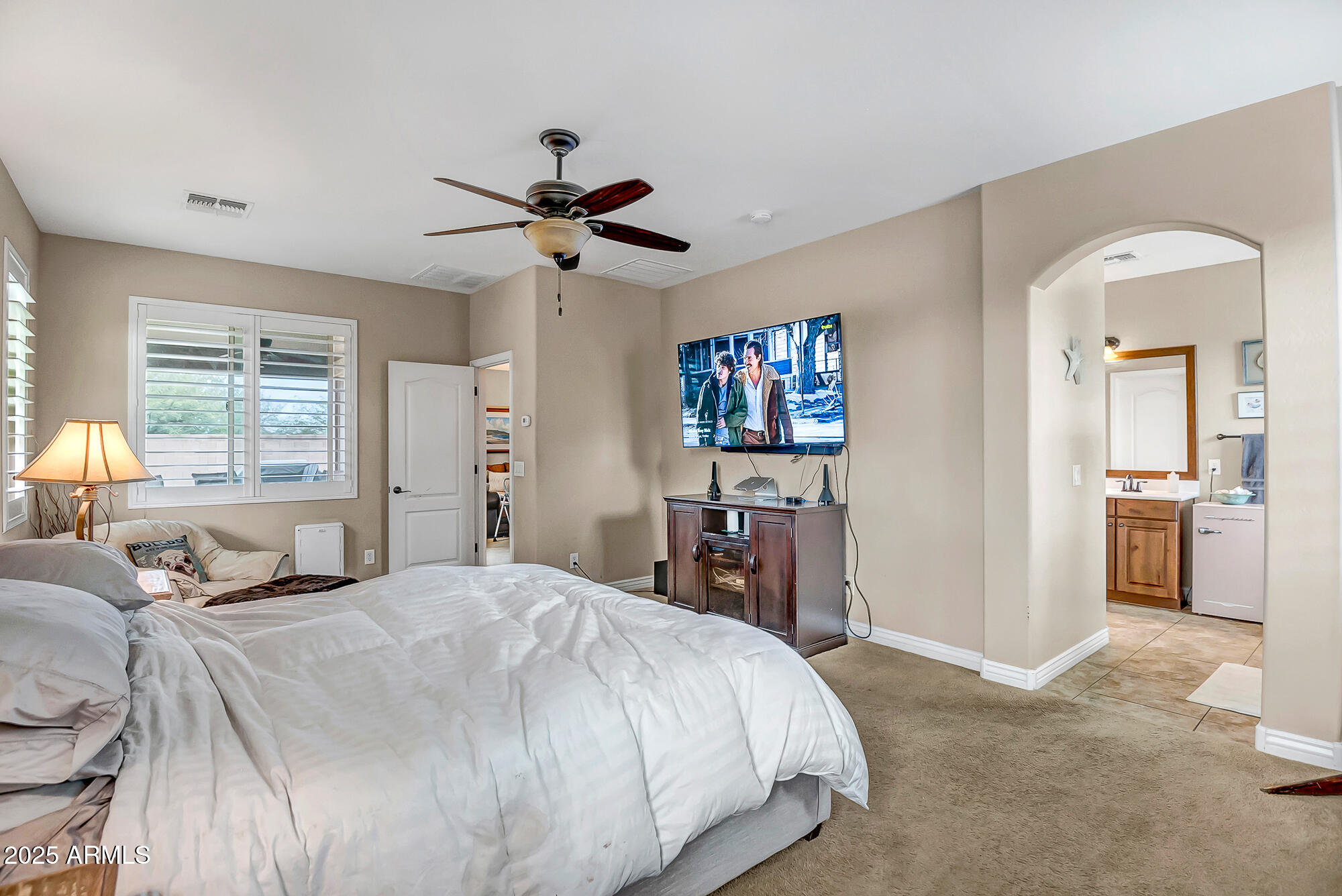 5215 E DESERT VISTA Trail