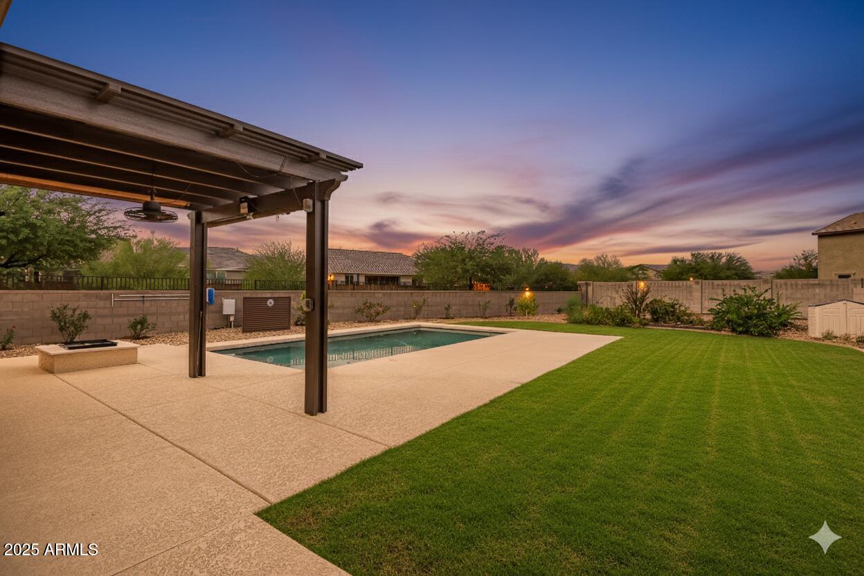 18812 W MESCAL Street