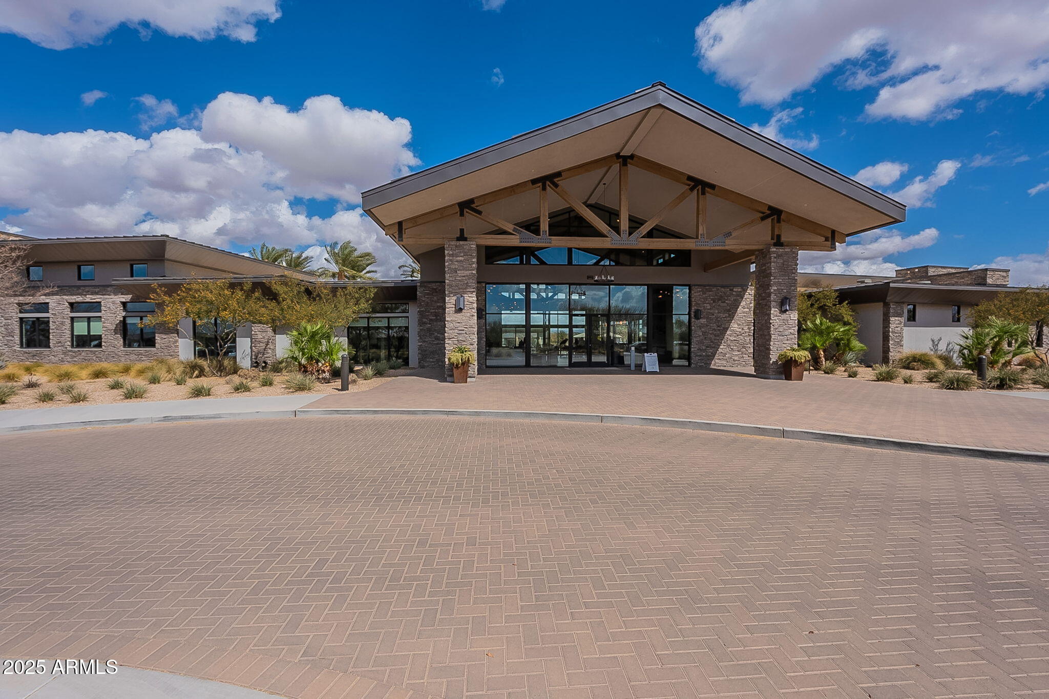 1476 W SONOQUI Boulevard