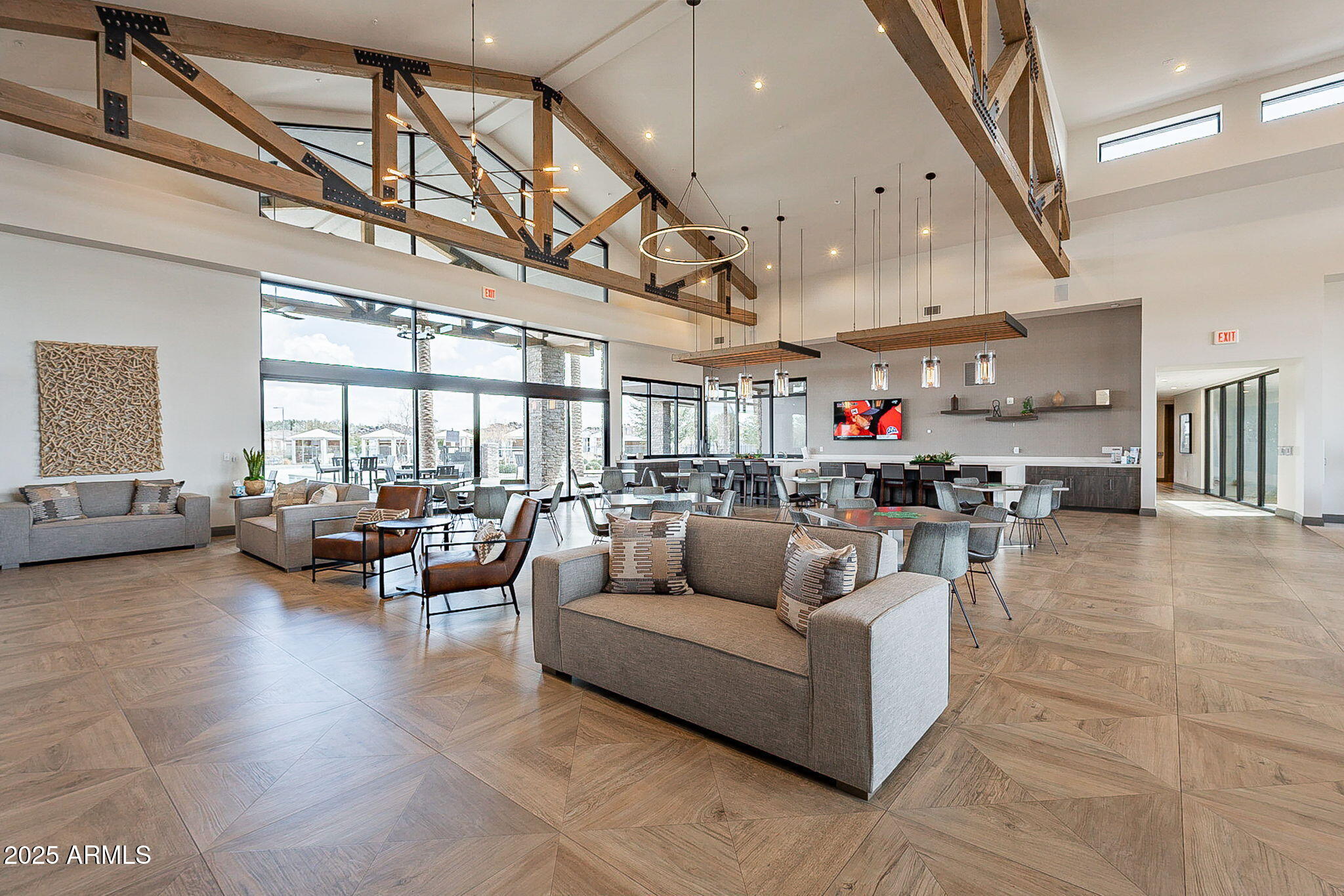 1476 W SONOQUI Boulevard