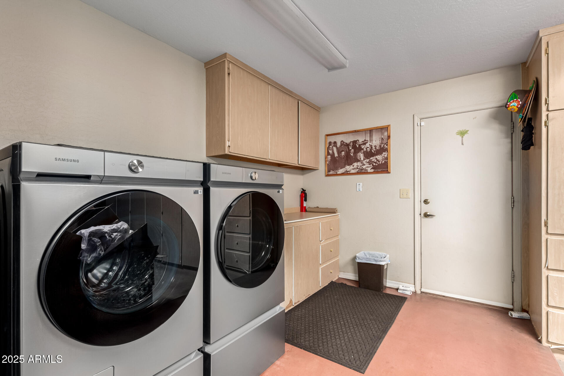 2535 W SUNRISE Drive