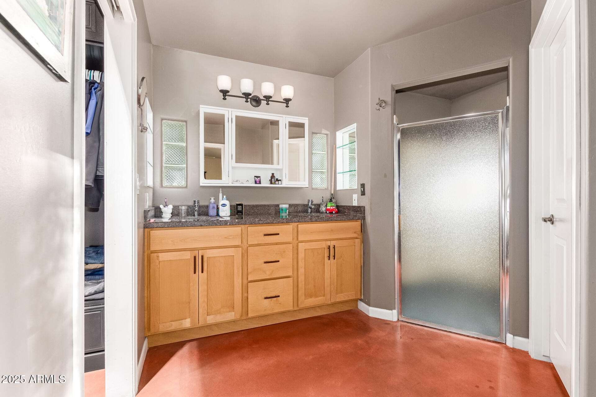 2535 W SUNRISE Drive