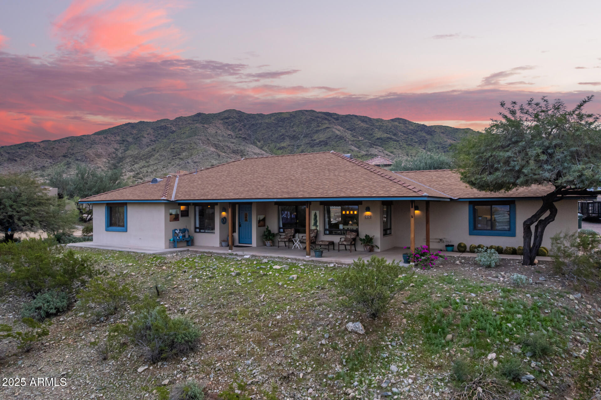 2535 W SUNRISE Drive