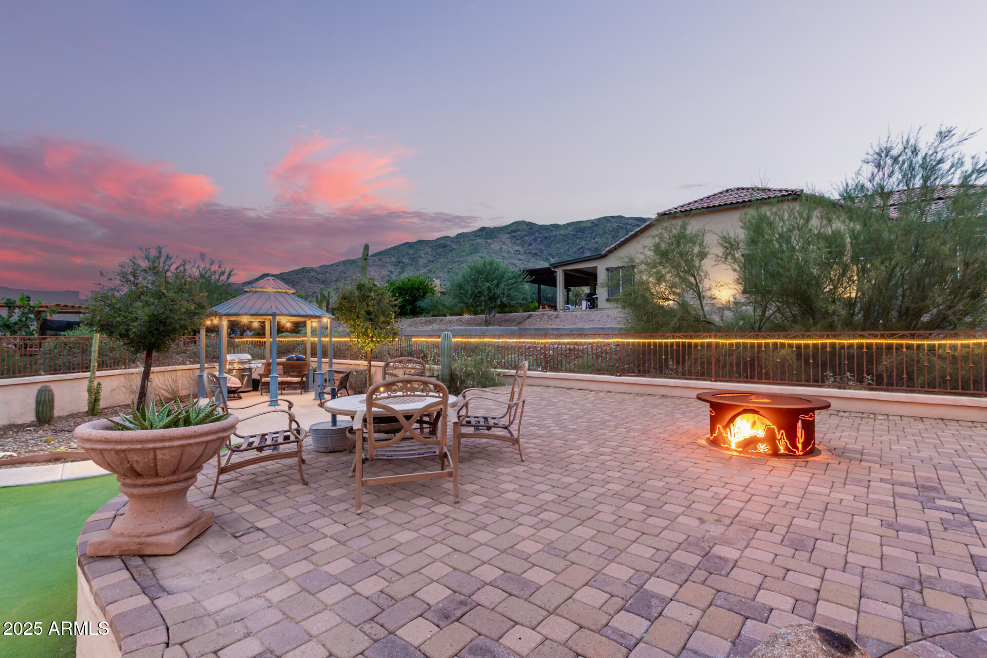 2535 W SUNRISE Drive