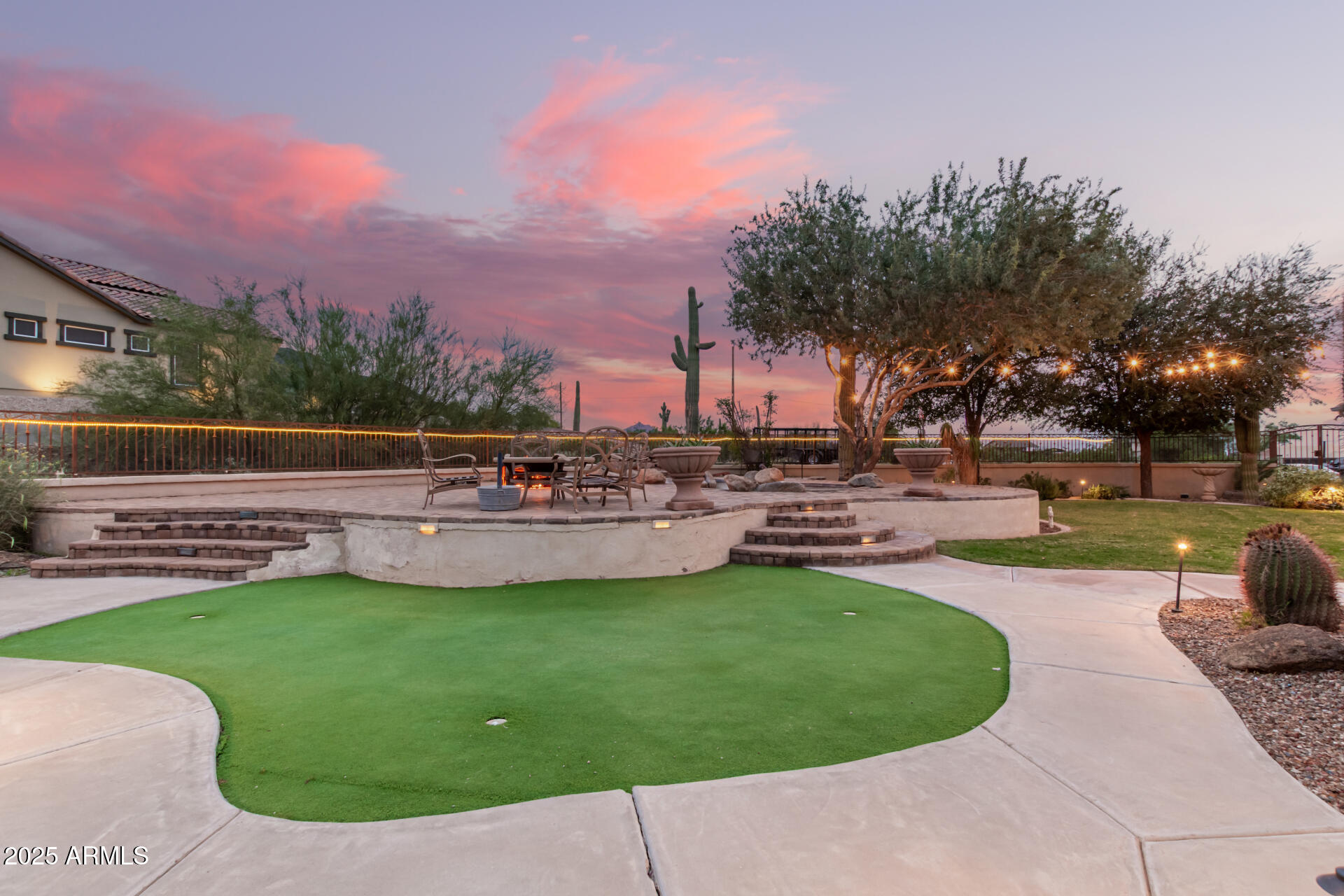 2535 W SUNRISE Drive