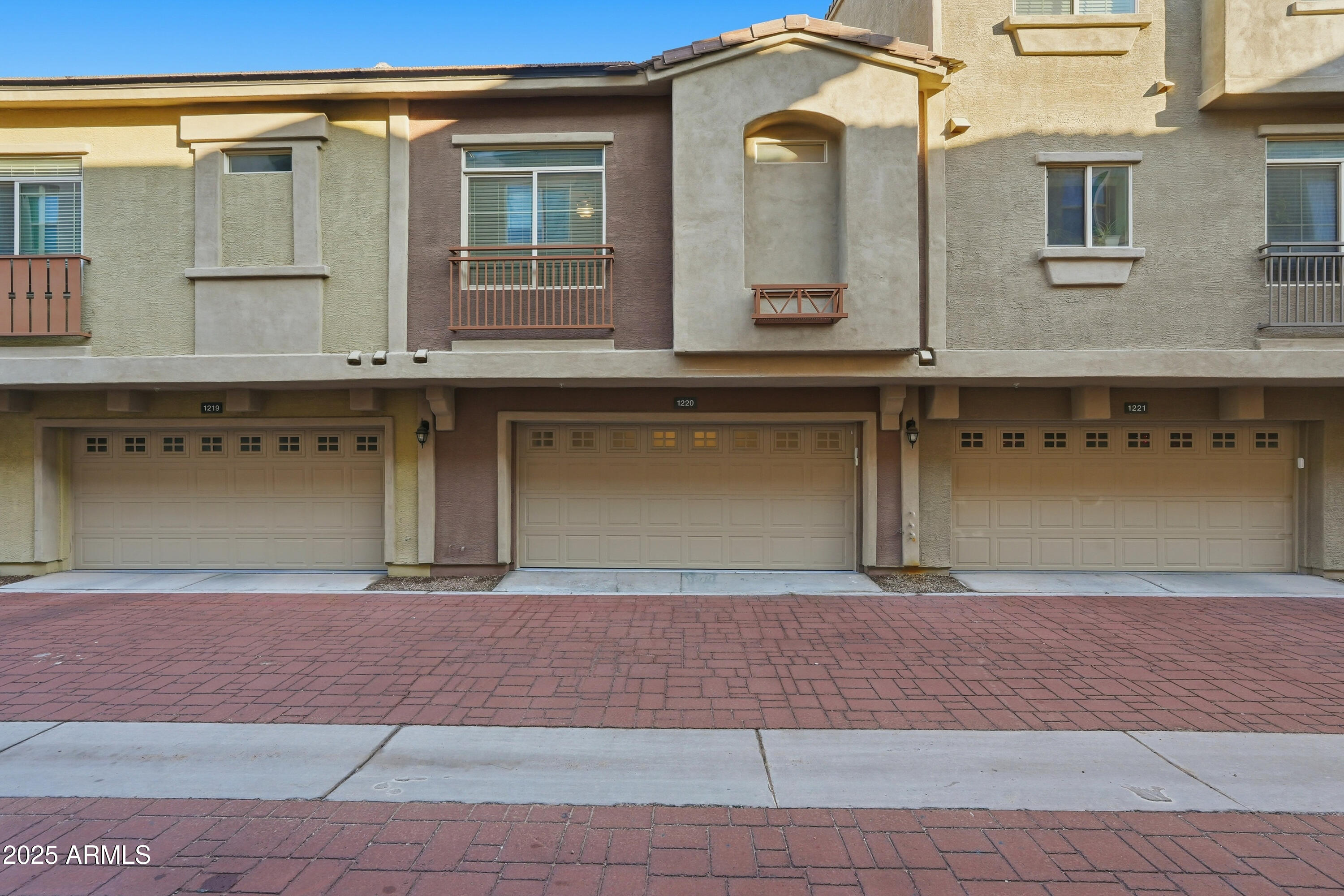 240 W JUNIPER Avenue 1220