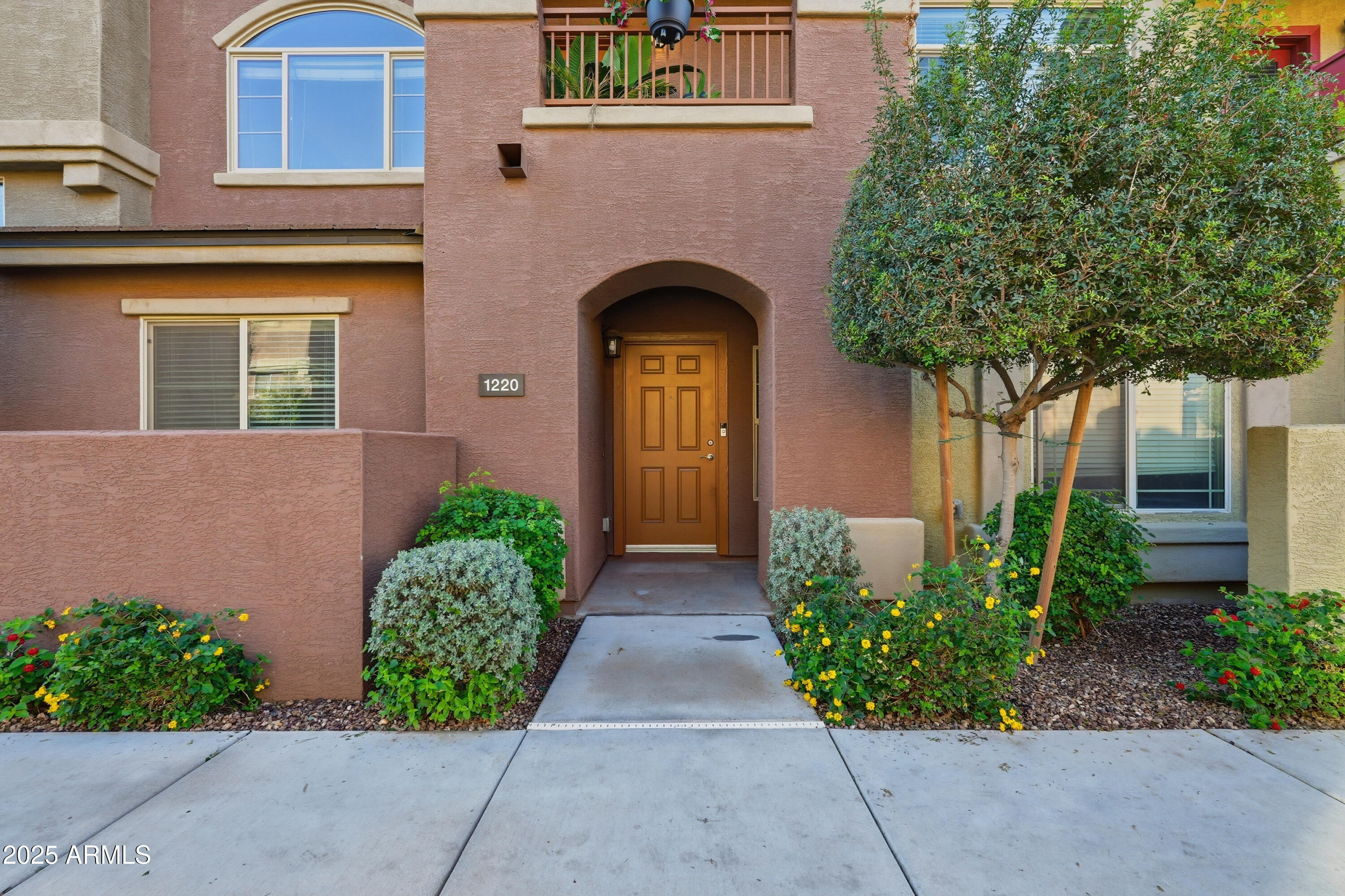 240 W JUNIPER Avenue 1220