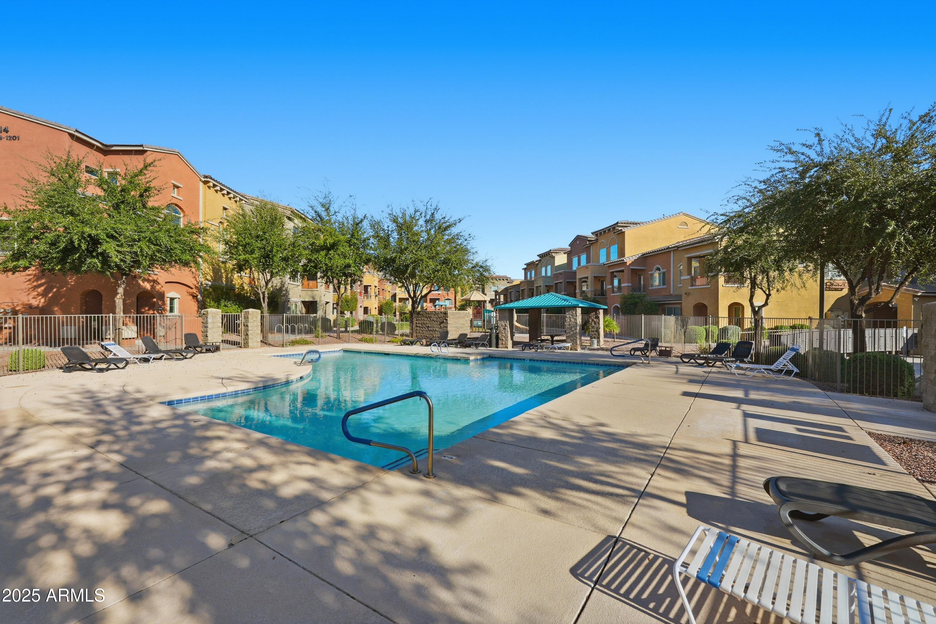 240 W JUNIPER Avenue 1220