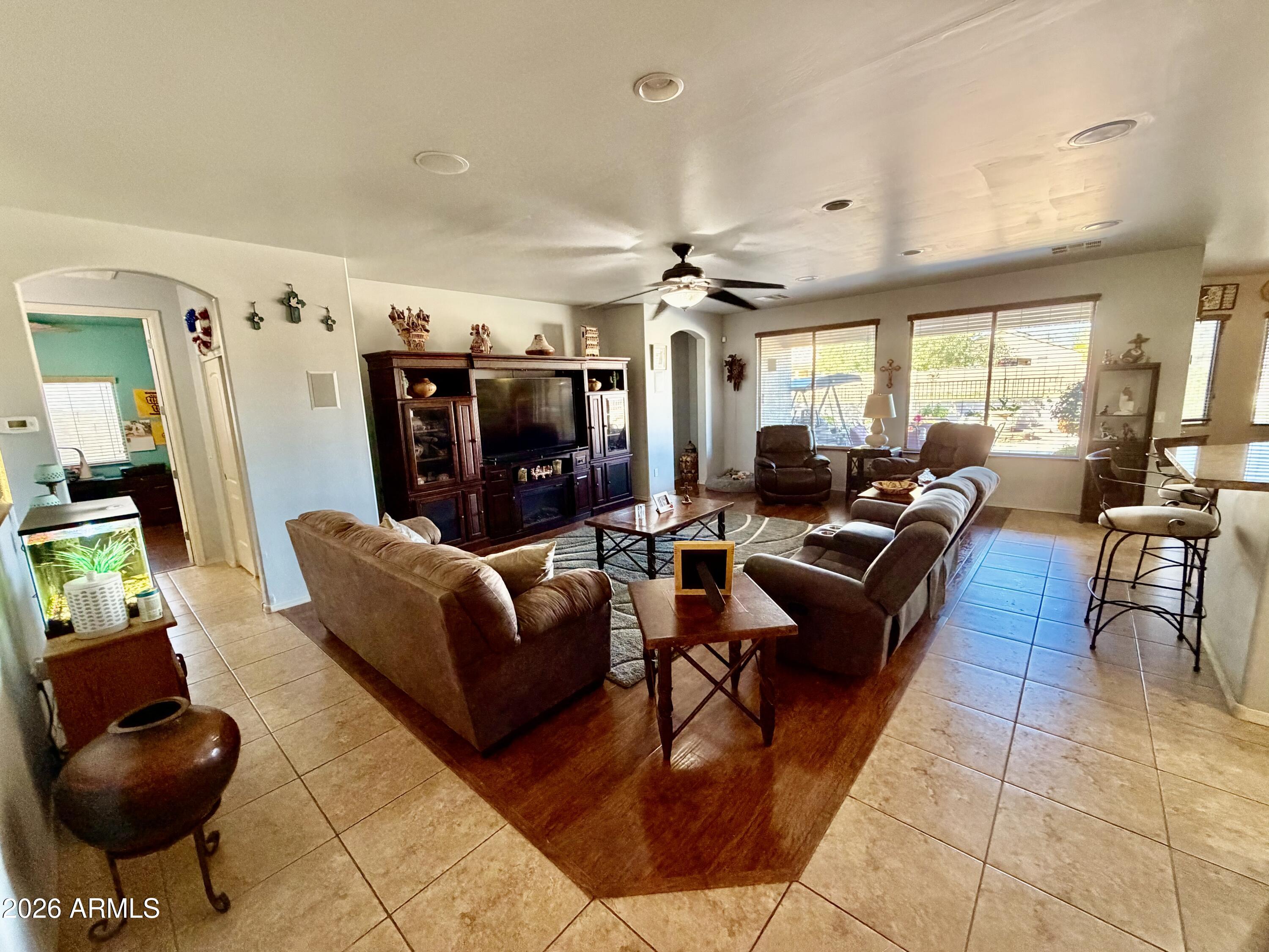 1386 E AVENIDA ISABELA