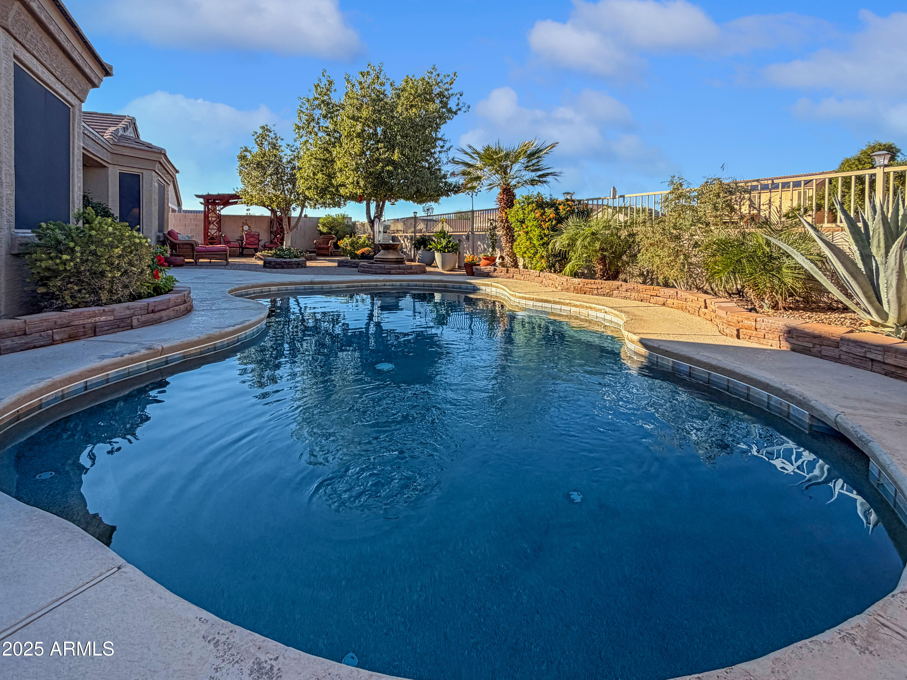 1386 E AVENIDA ISABELA