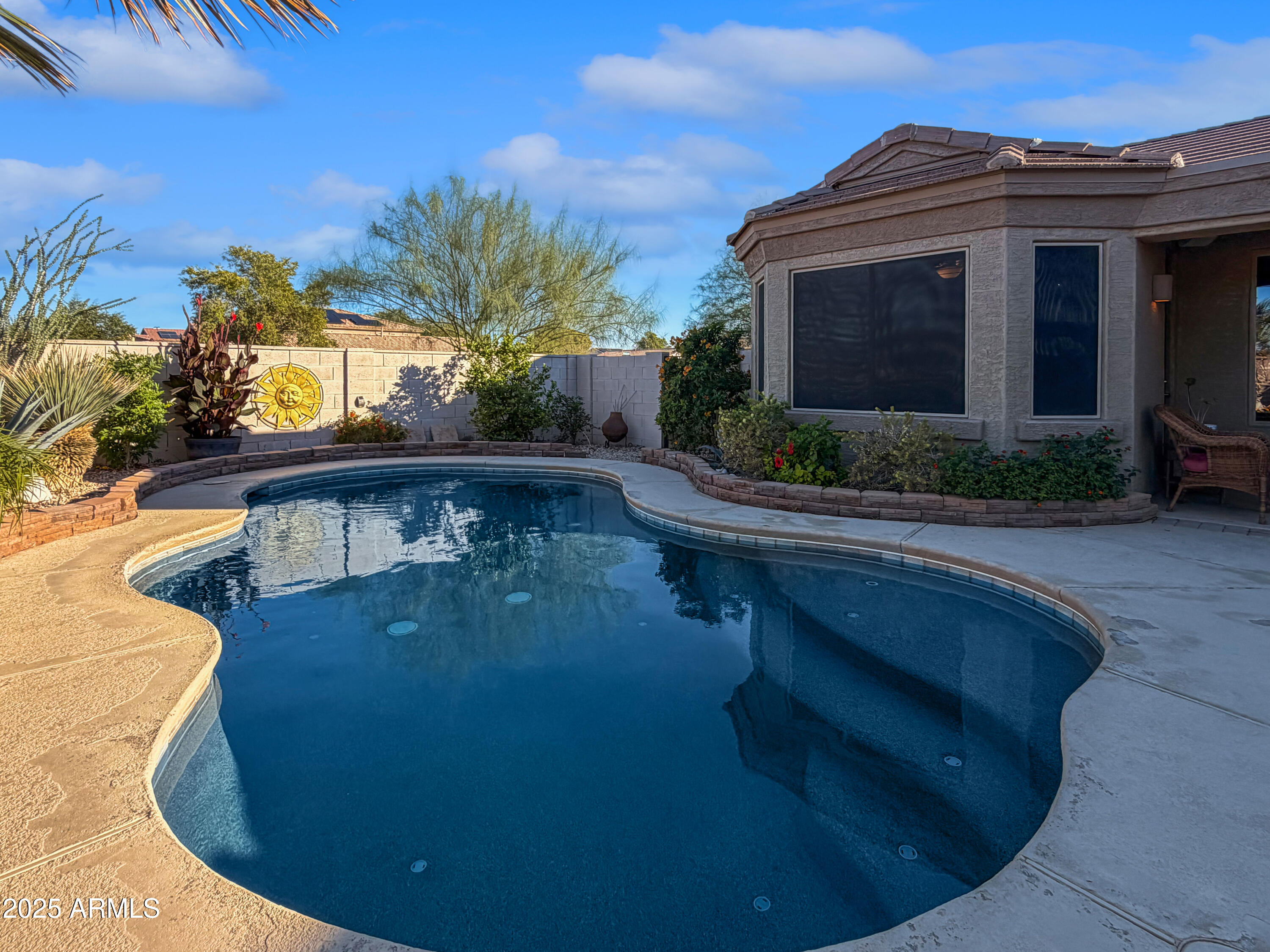 1386 E AVENIDA ISABELA