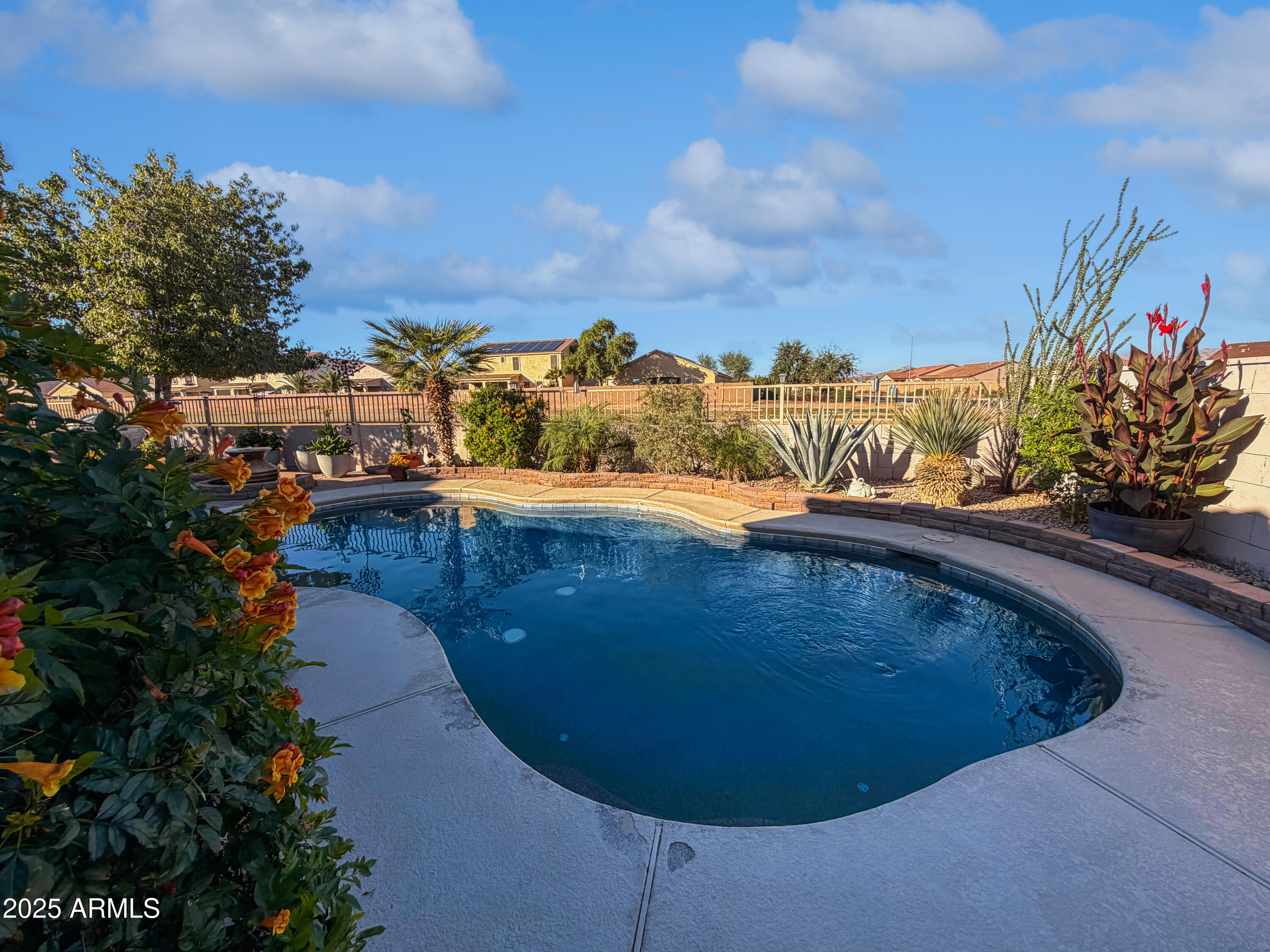 1386 E AVENIDA ISABELA