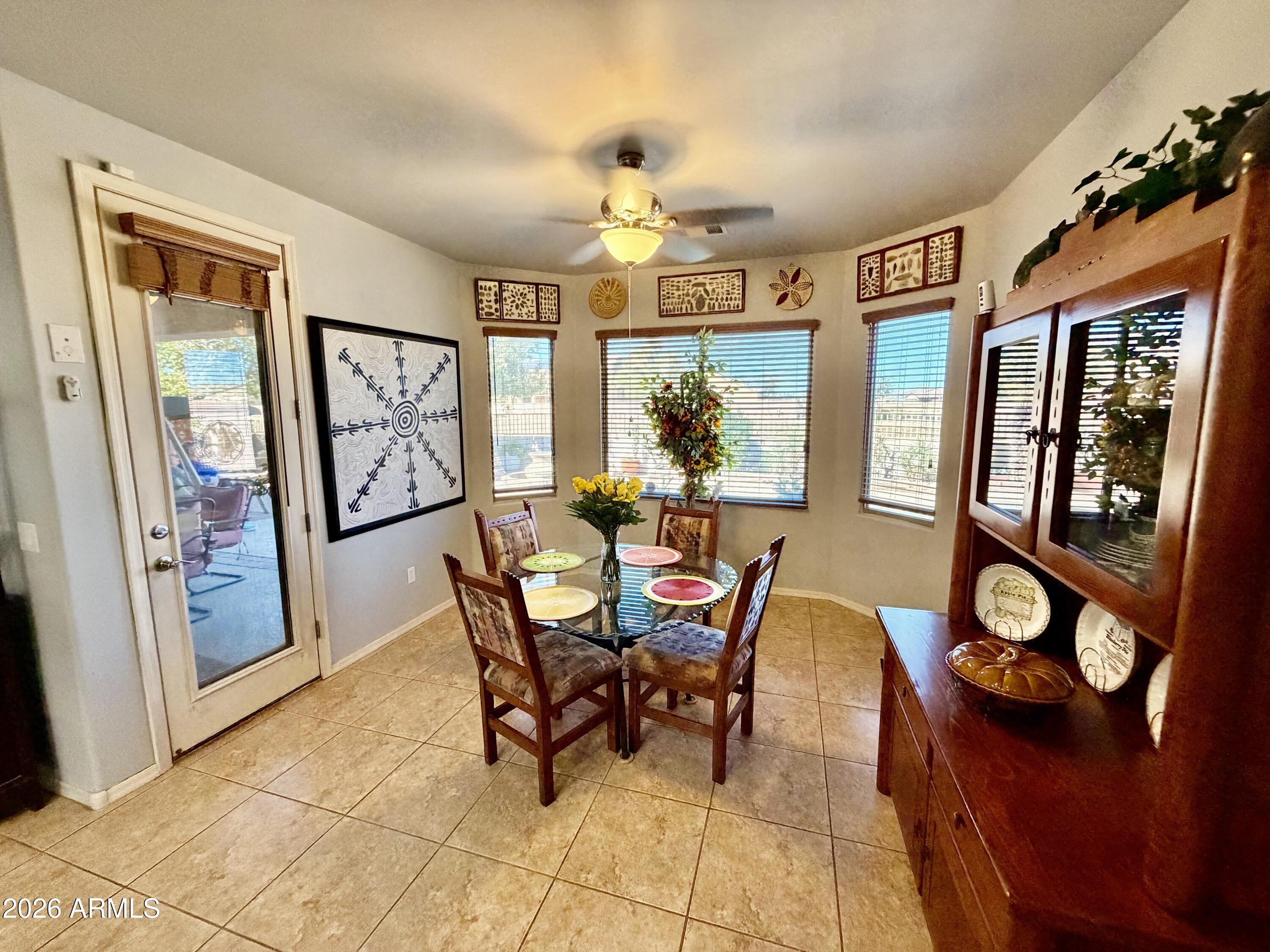 1386 E AVENIDA ISABELA