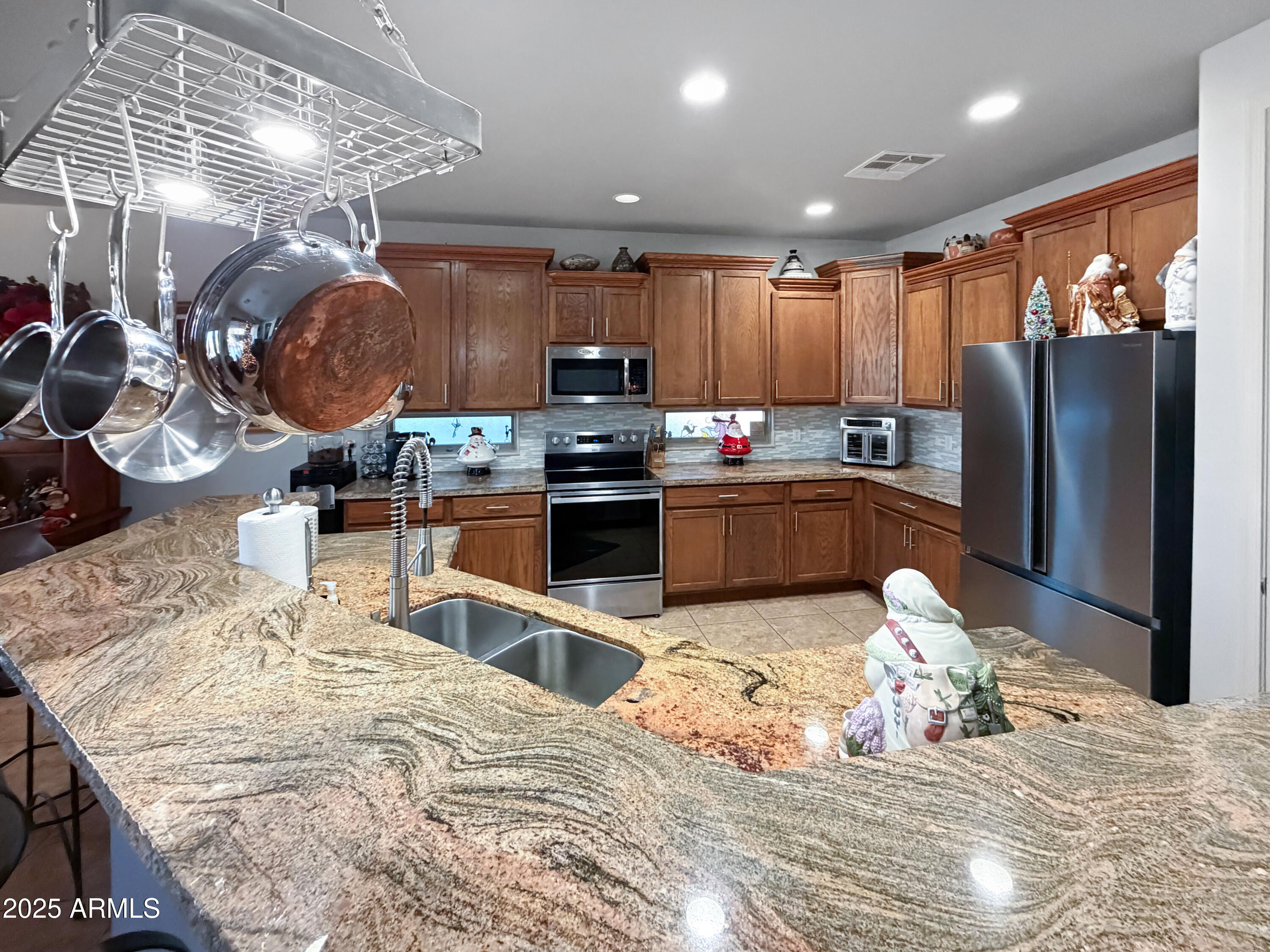 1386 E AVENIDA ISABELA