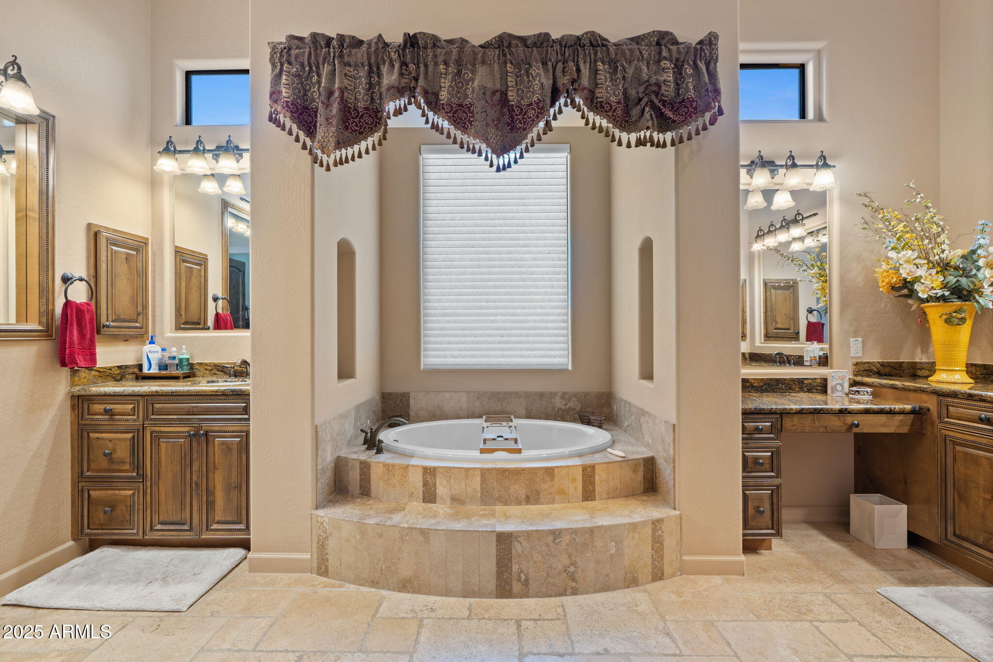 8461 E RED HAWK Circle