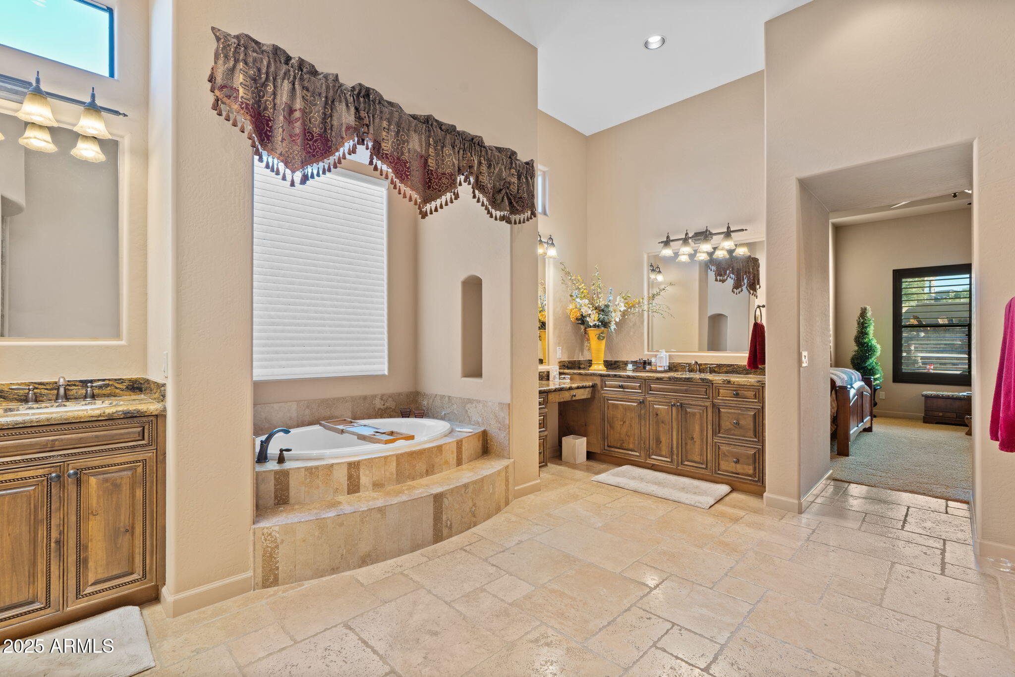 8461 E RED HAWK Circle