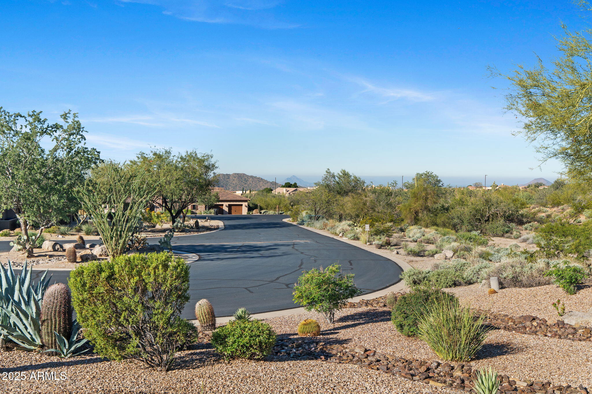 8461 E RED HAWK Circle