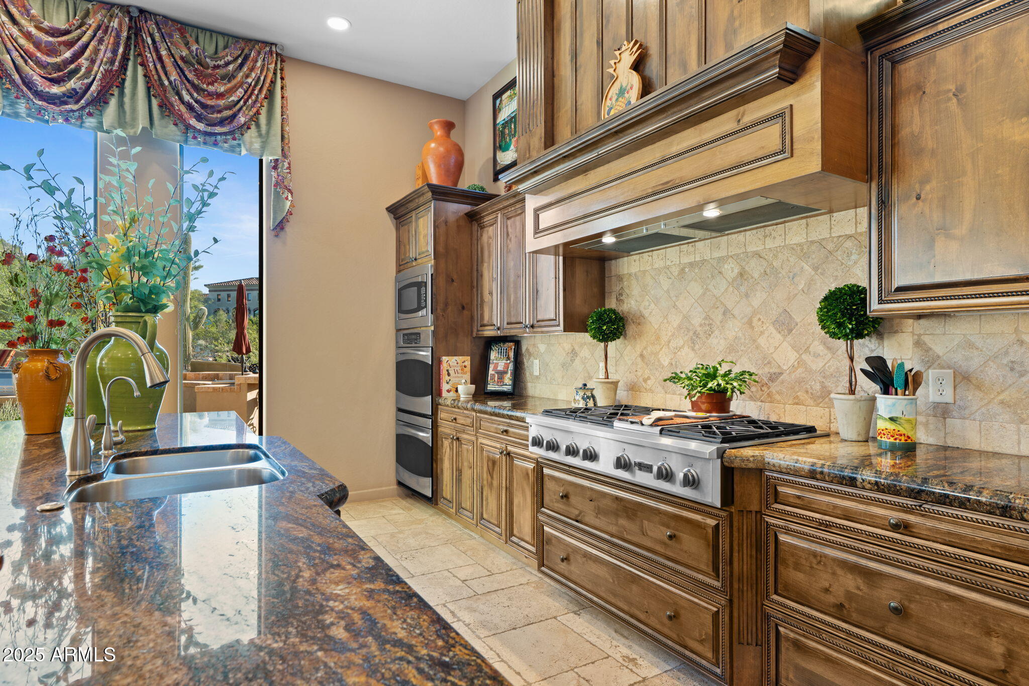 8461 E RED HAWK Circle