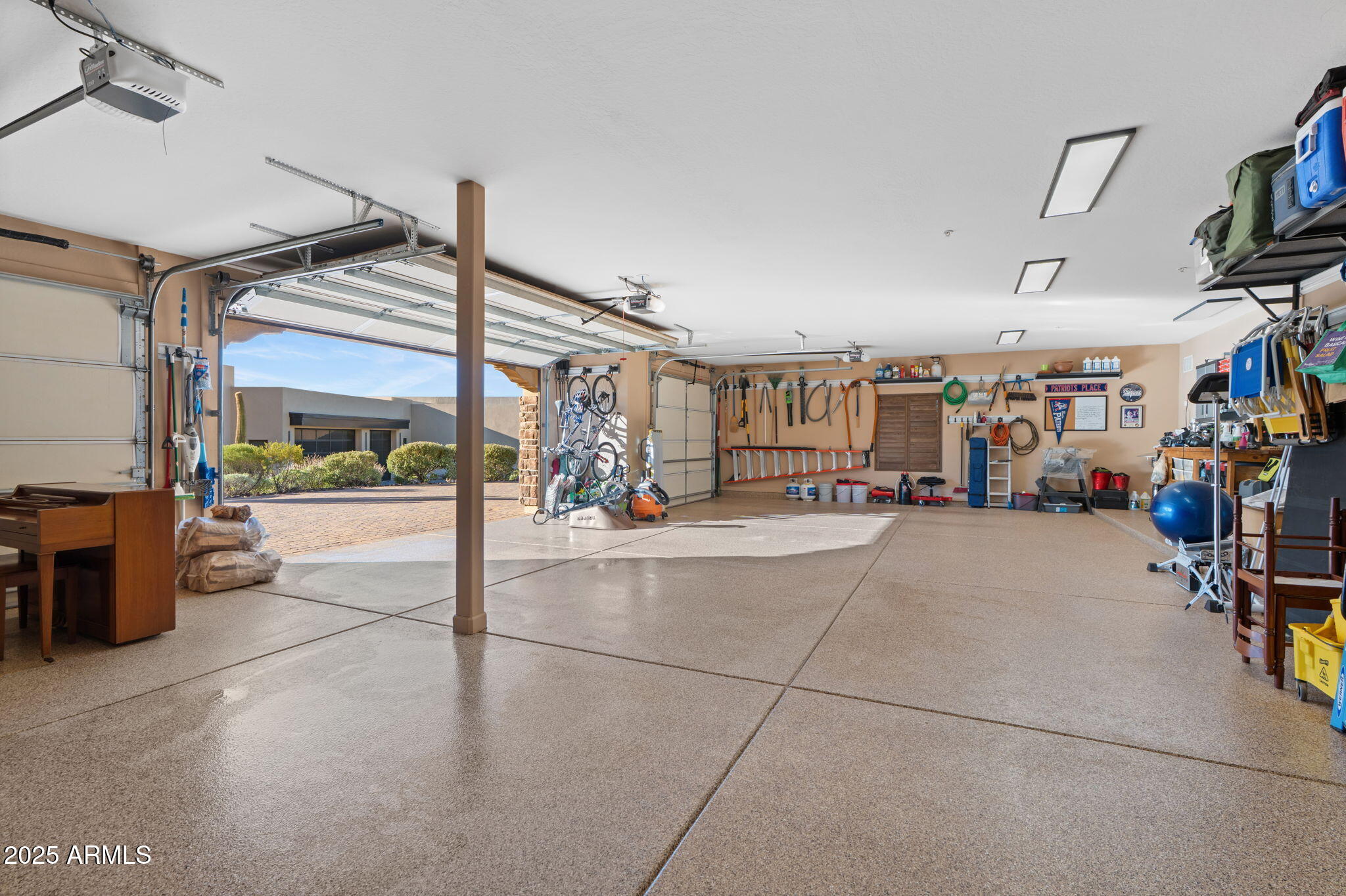 8461 E RED HAWK Circle