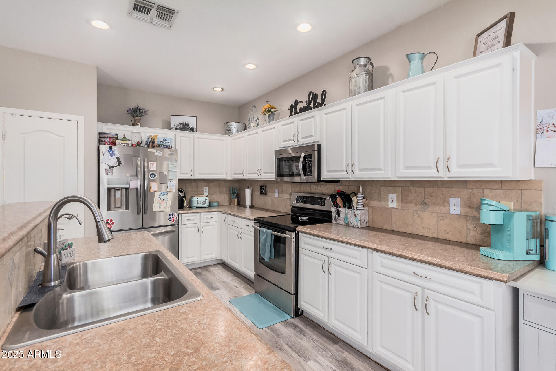 3904 S SINOVA Avenue