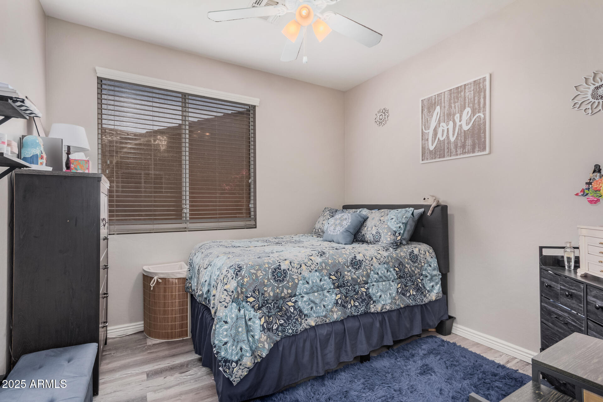 3904 S SINOVA Avenue