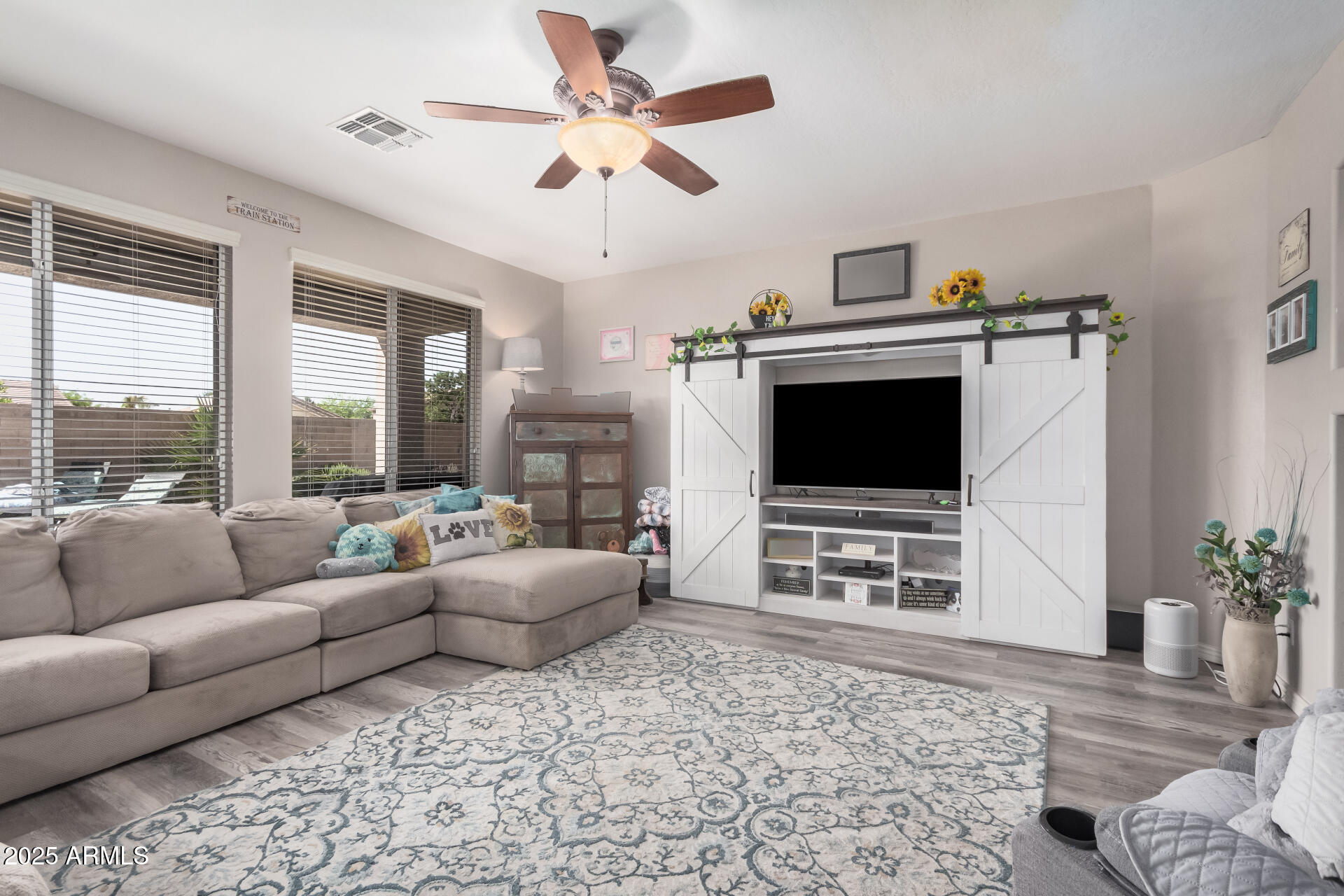 3904 S SINOVA Avenue