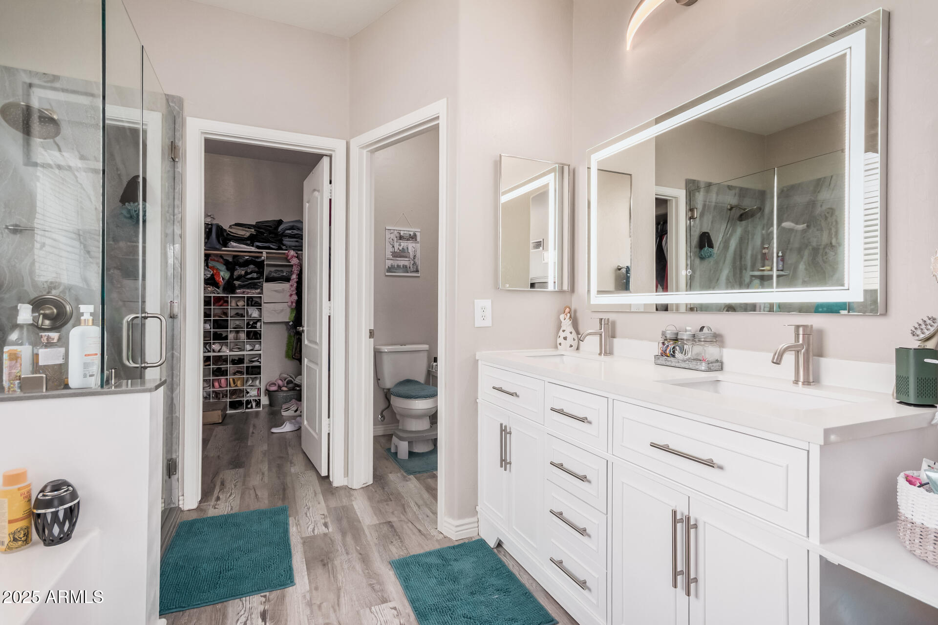 3904 S SINOVA Avenue