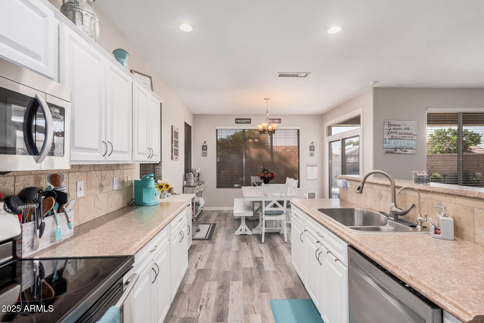 3904 S SINOVA Avenue