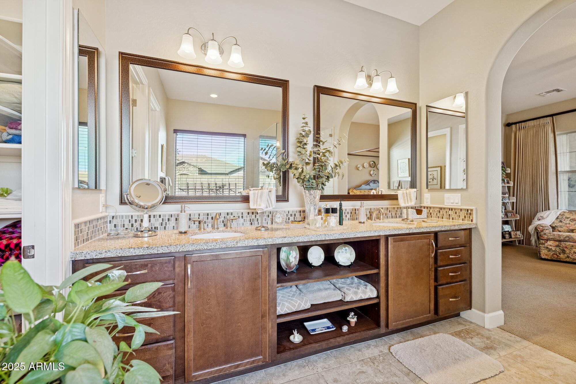 3962 E REDWOOD Place