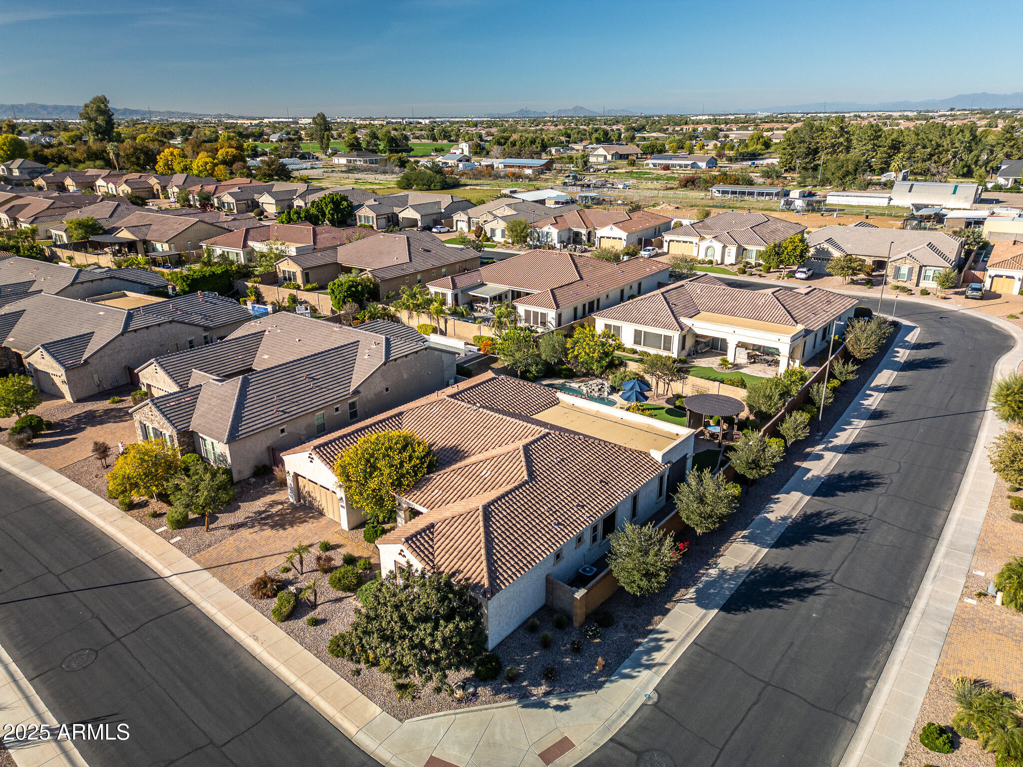 3962 E REDWOOD Place