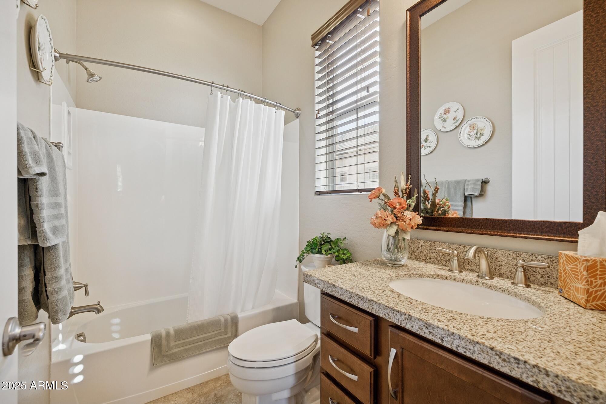 3962 E REDWOOD Place