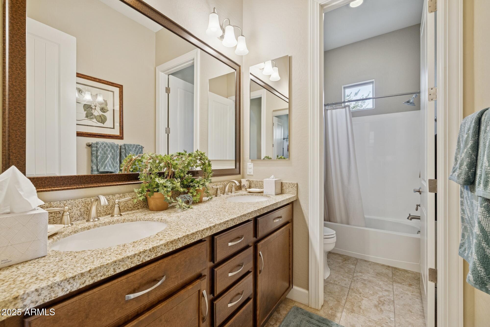 3962 E REDWOOD Place