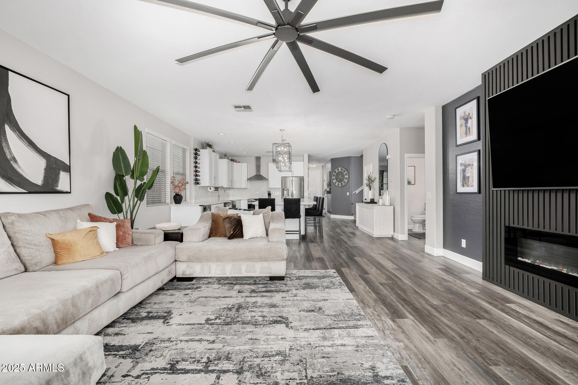 1644 E CIELO GRANDE Avenue