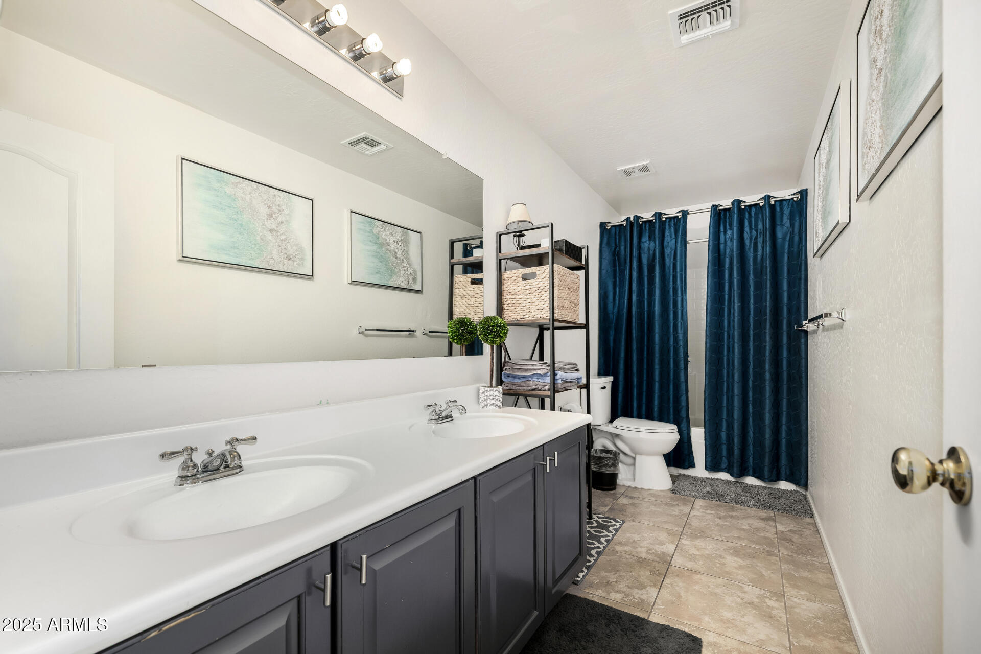 1644 E CIELO GRANDE Avenue