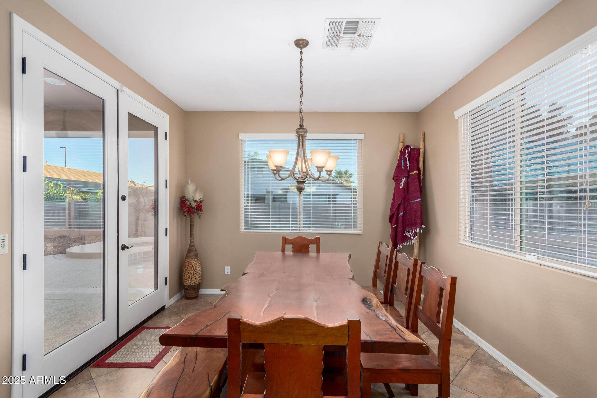 2743 E NARROWLEAF Drive