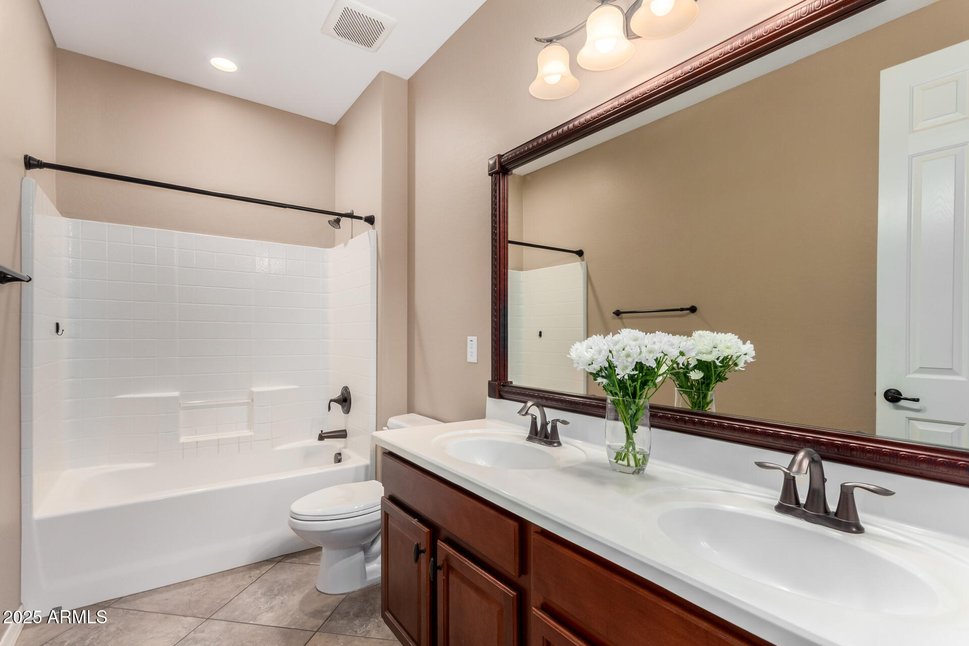 2743 E NARROWLEAF Drive