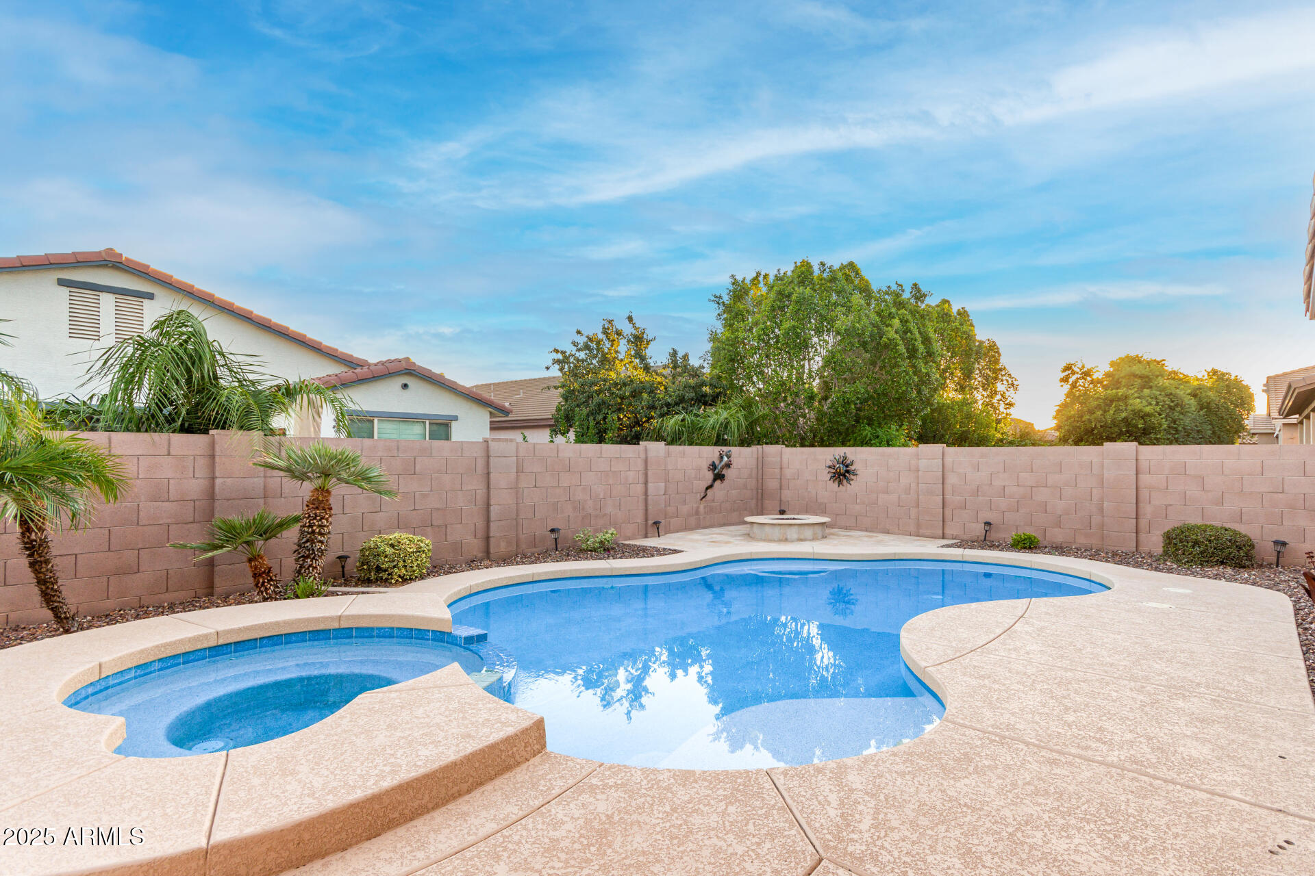 2743 E NARROWLEAF Drive