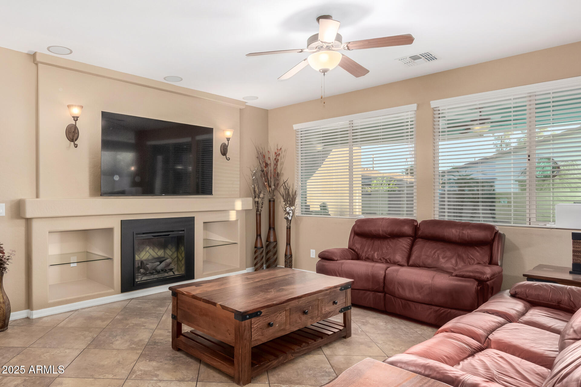 2743 E NARROWLEAF Drive