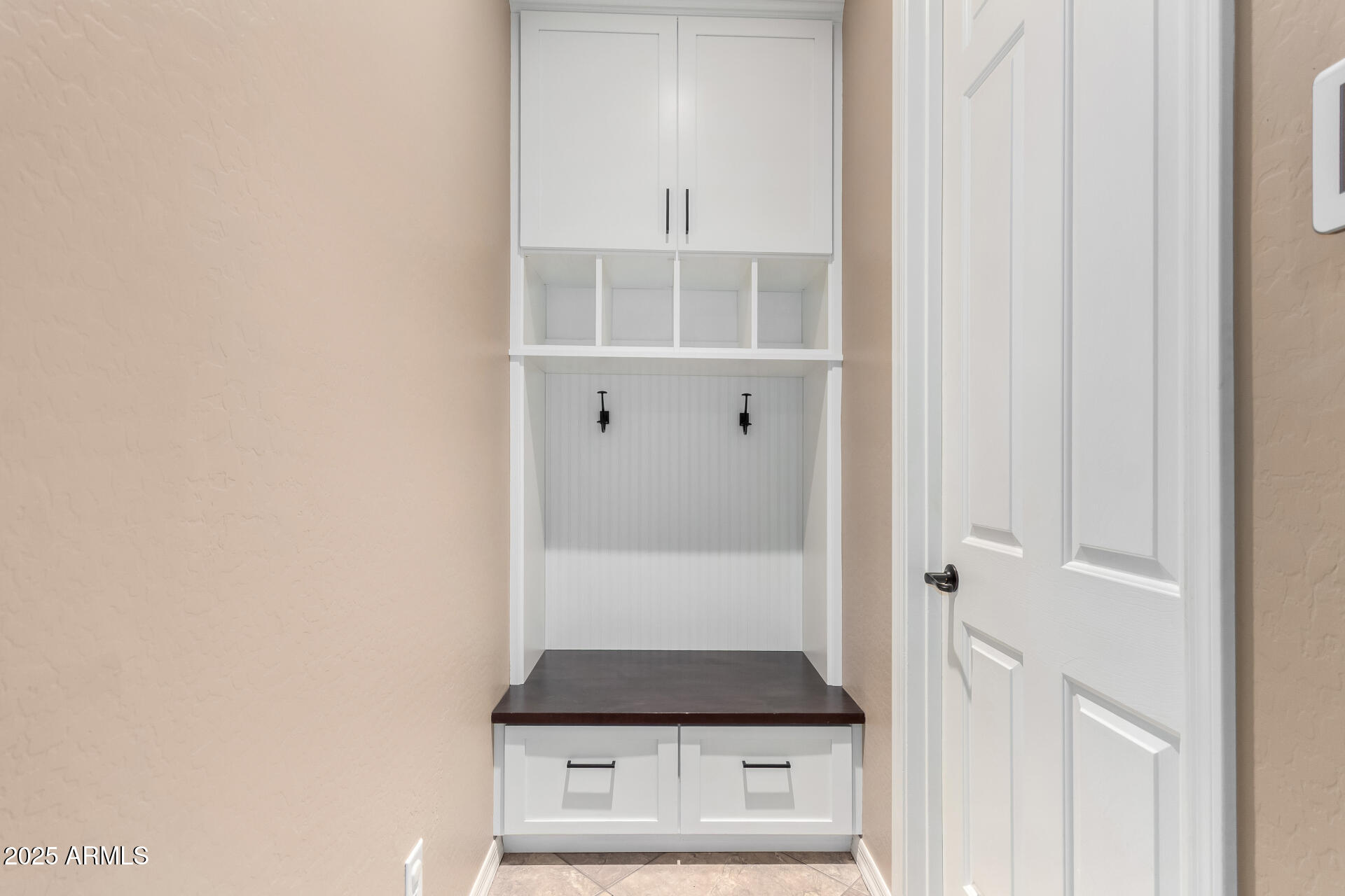 2743 E NARROWLEAF Drive