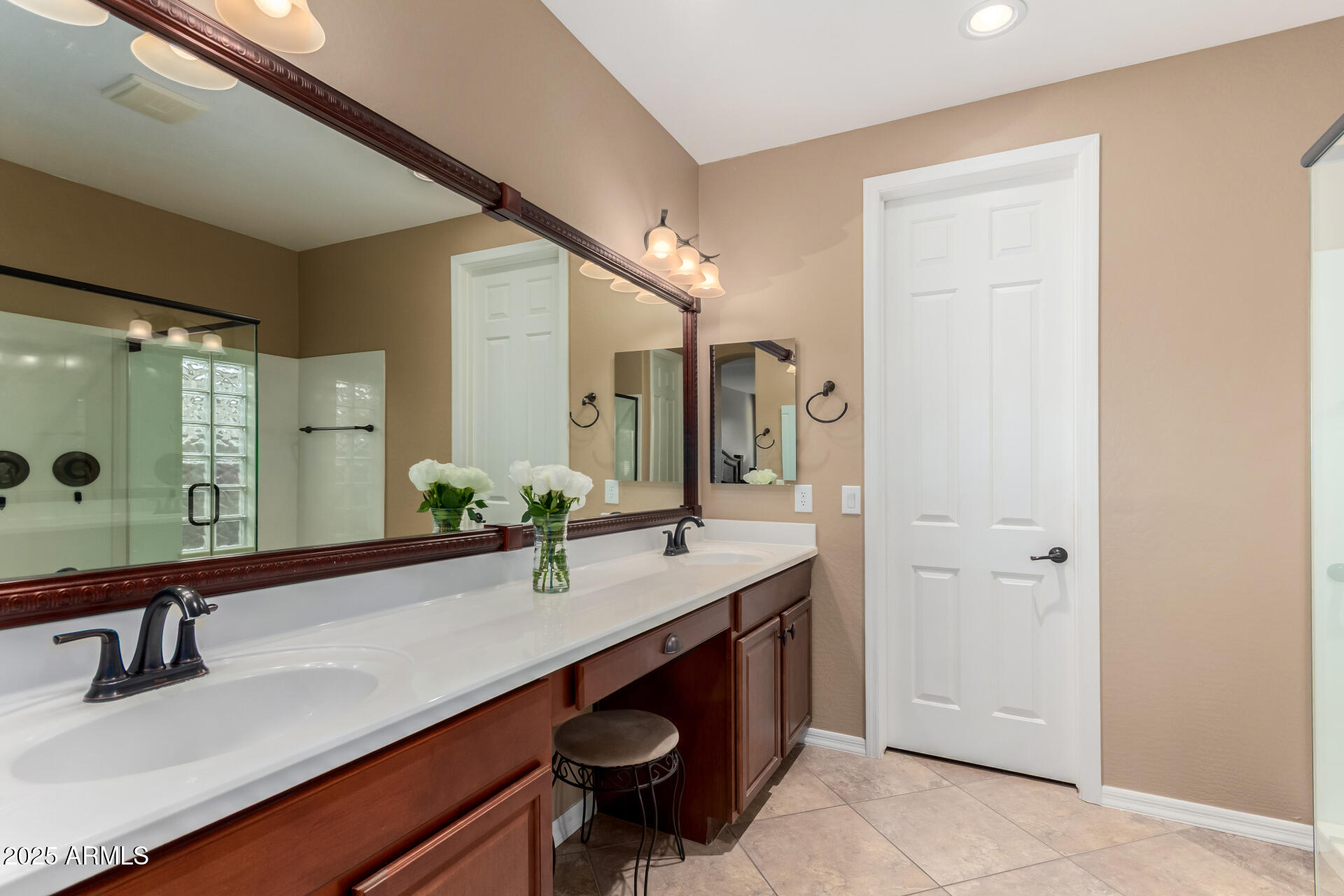 2743 E NARROWLEAF Drive