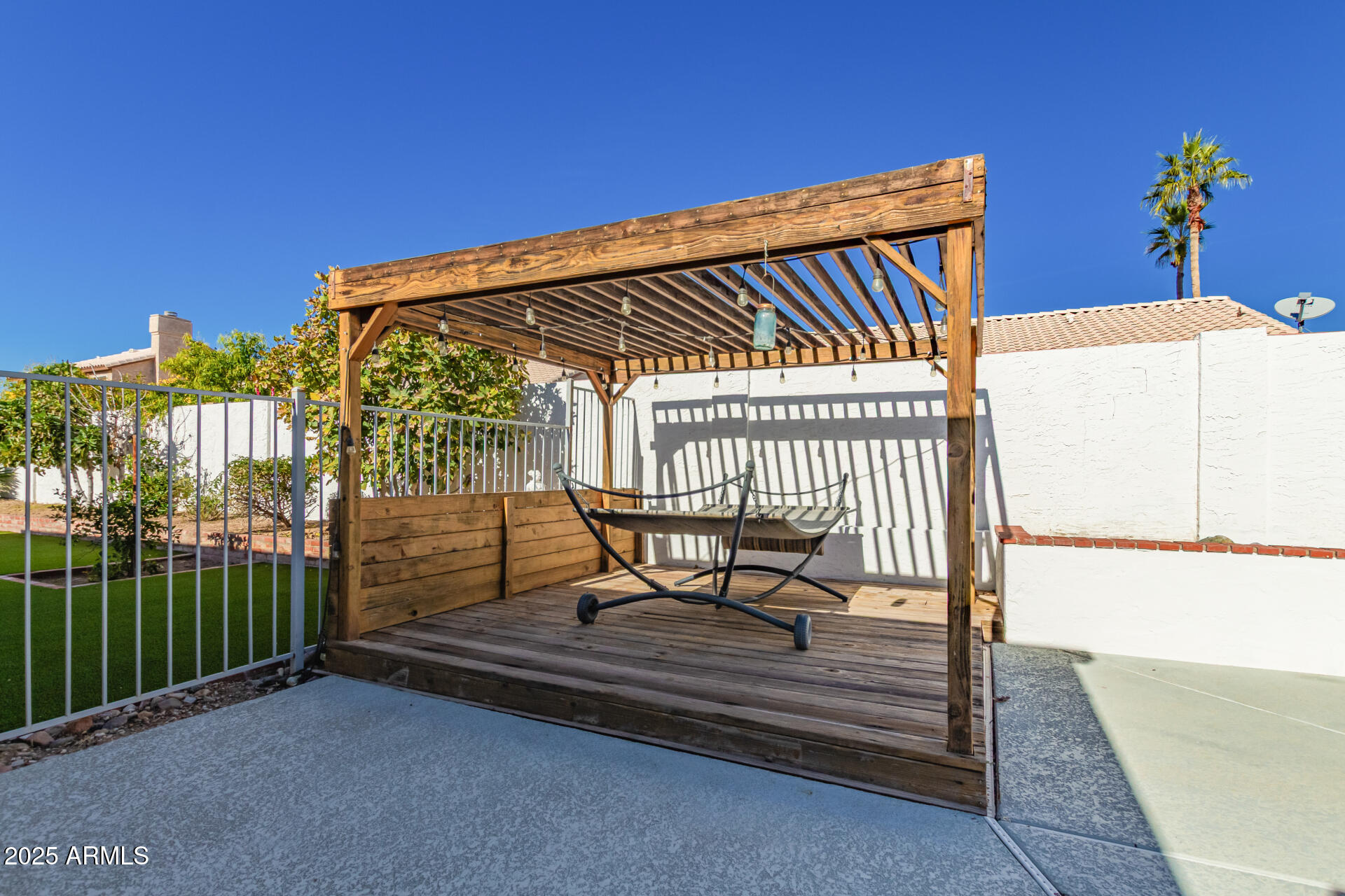 8736 W TIERRA BUENA Lane