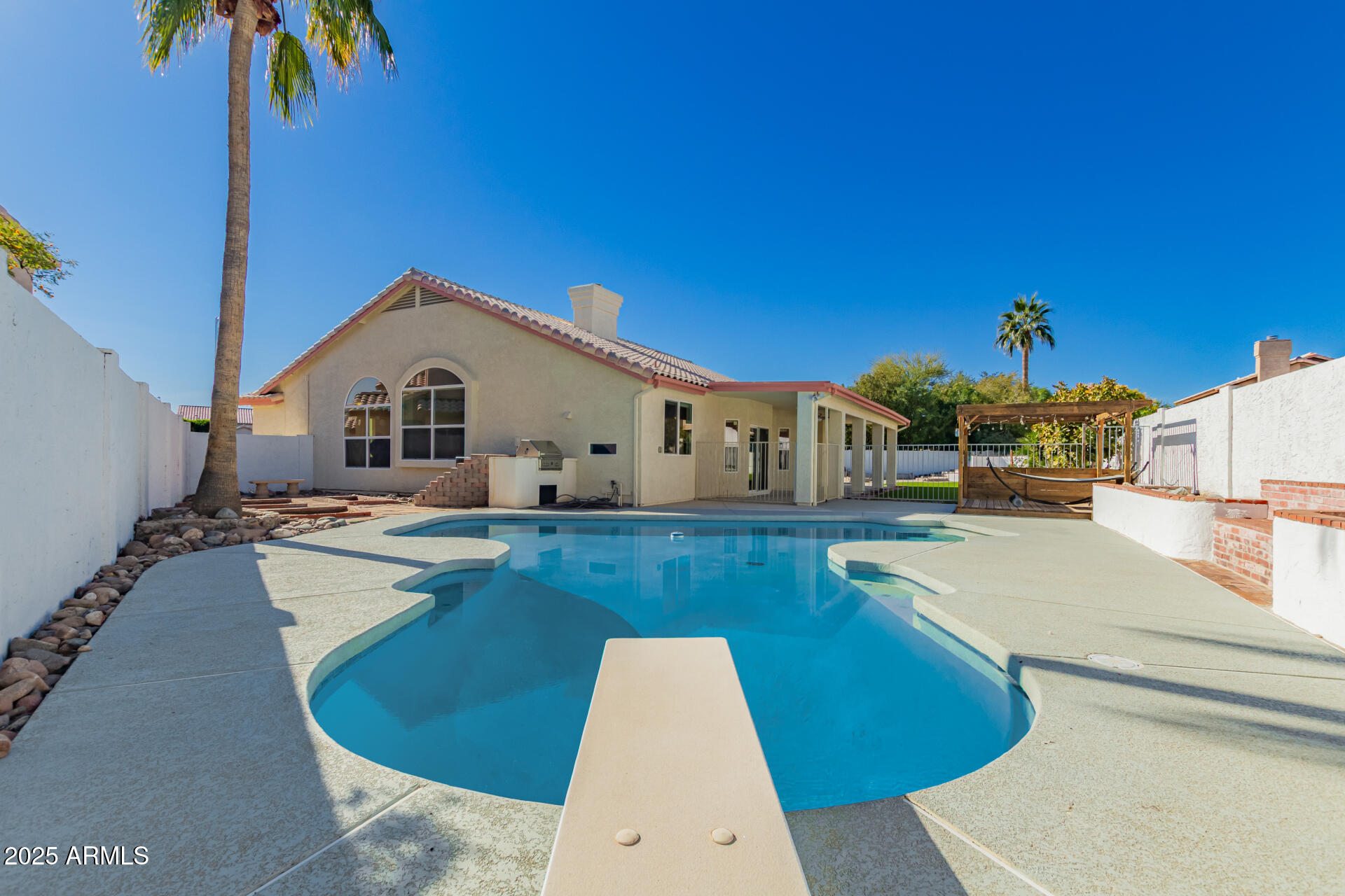 8736 W TIERRA BUENA Lane