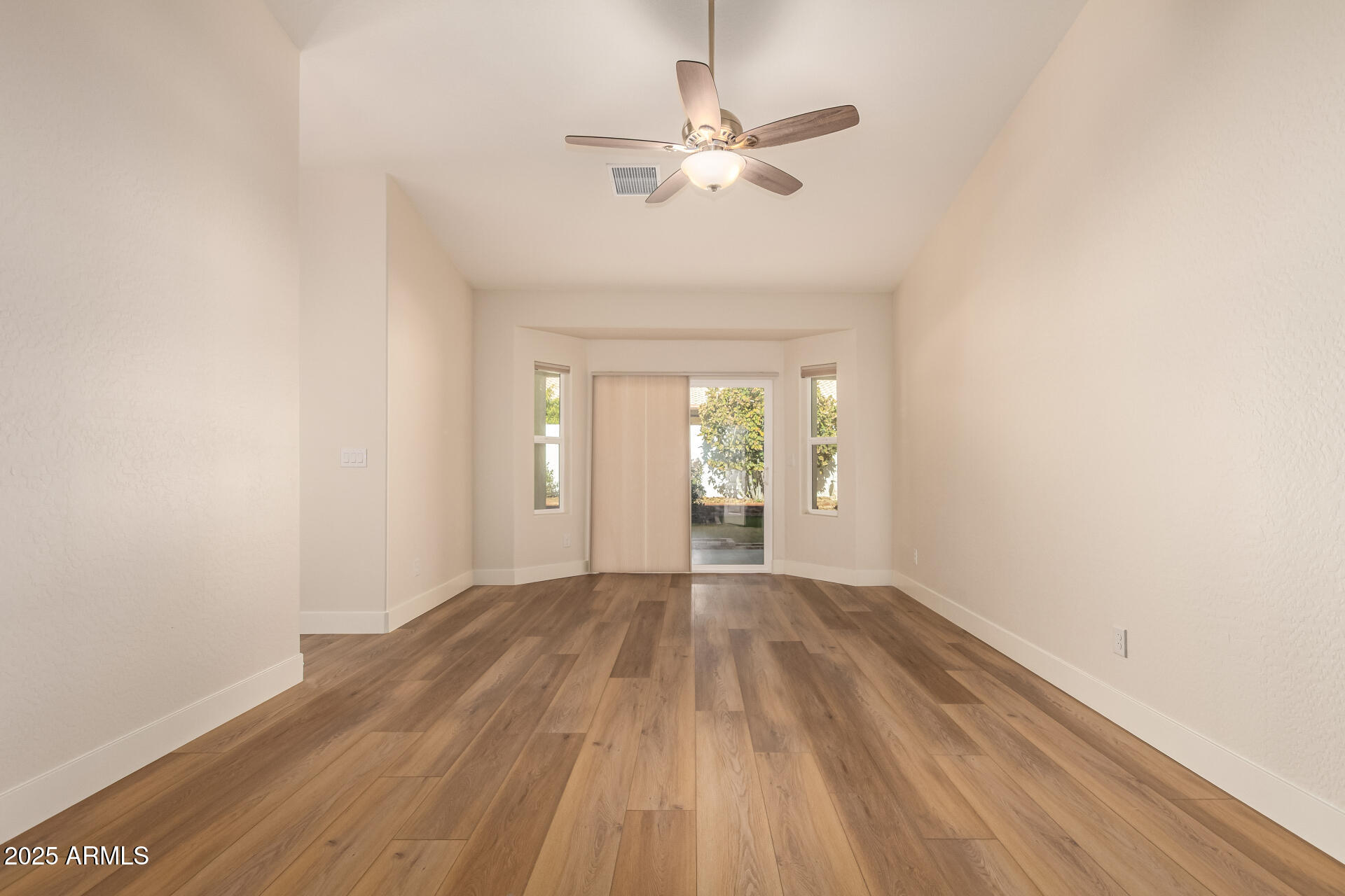 8736 W TIERRA BUENA Lane