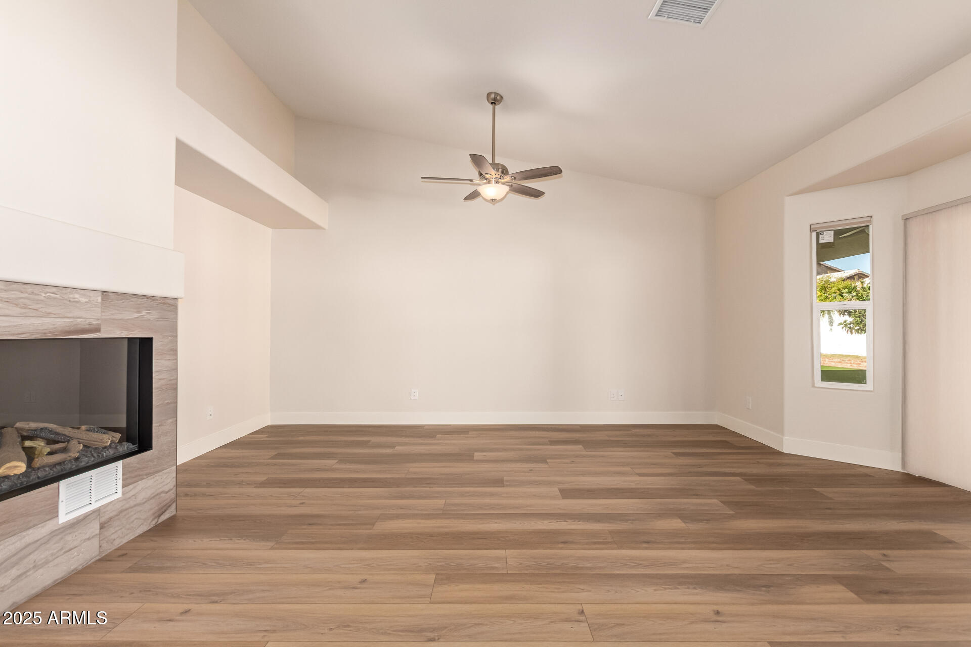 8736 W TIERRA BUENA Lane