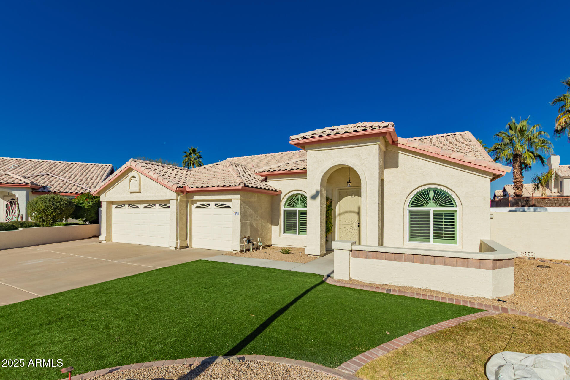 8736 W TIERRA BUENA Lane