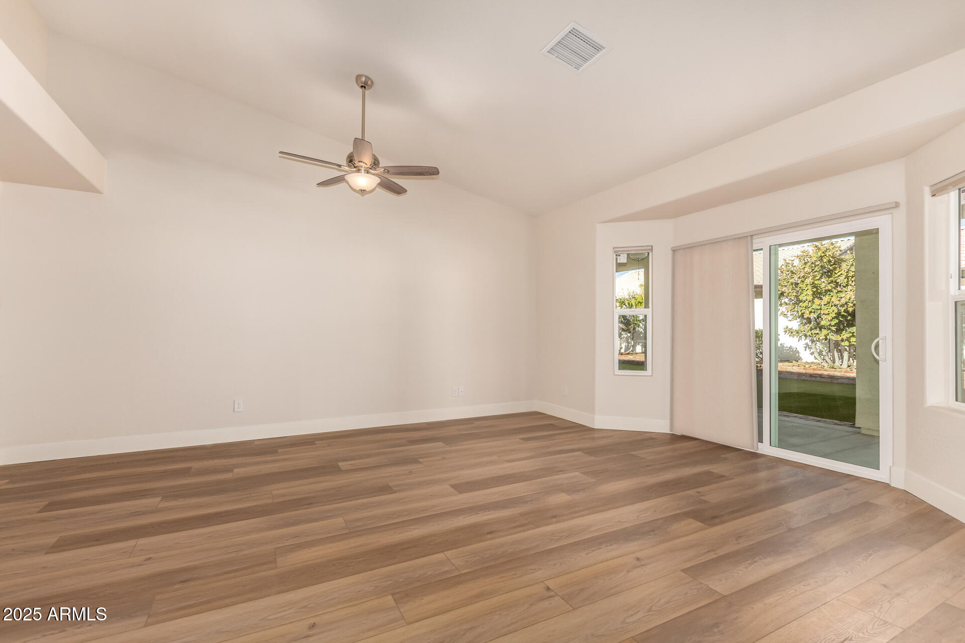 8736 W TIERRA BUENA Lane